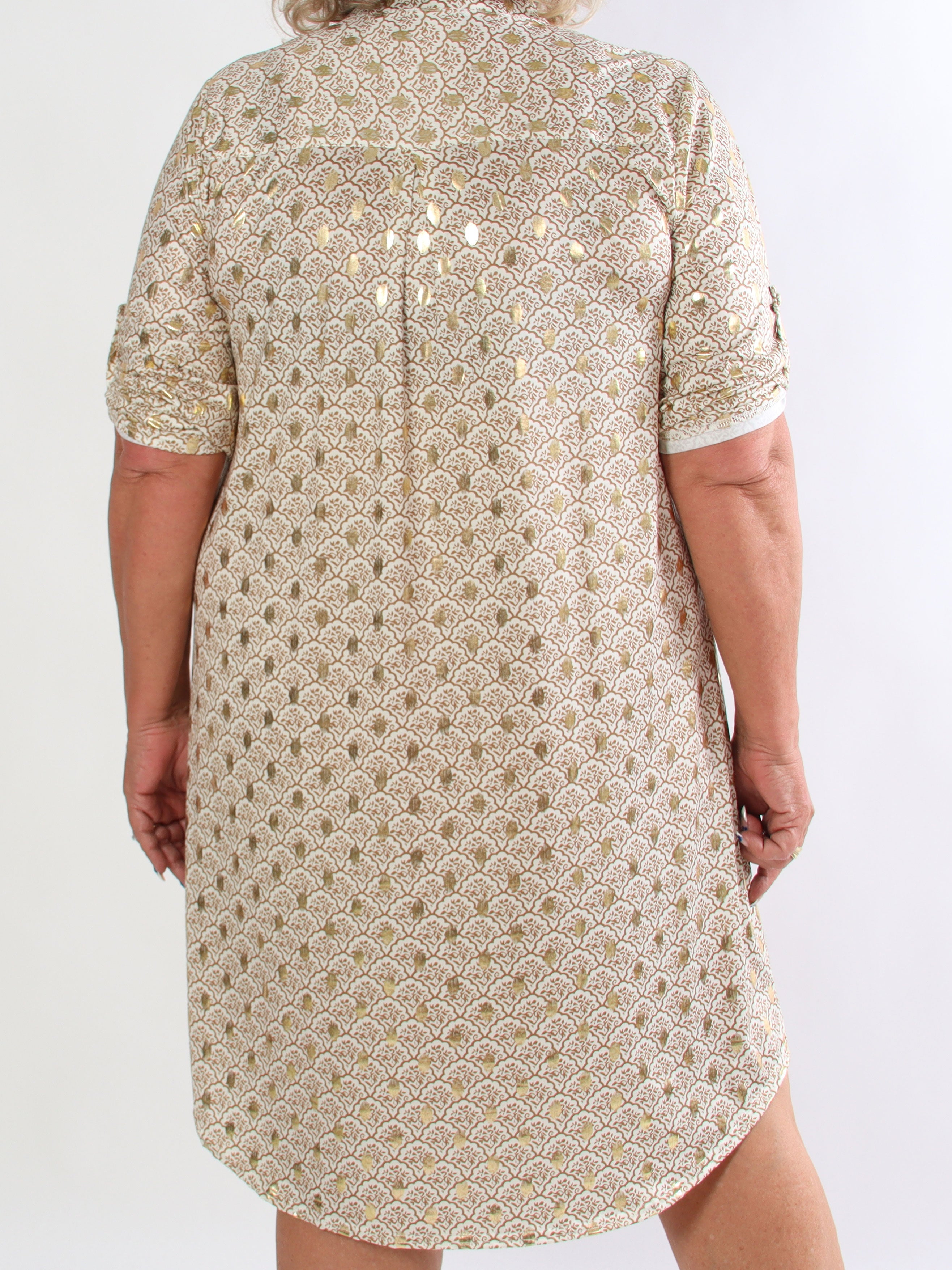 Ebba Marrakech - Elastisk plus size kjole med fint mønster og guld dutter
