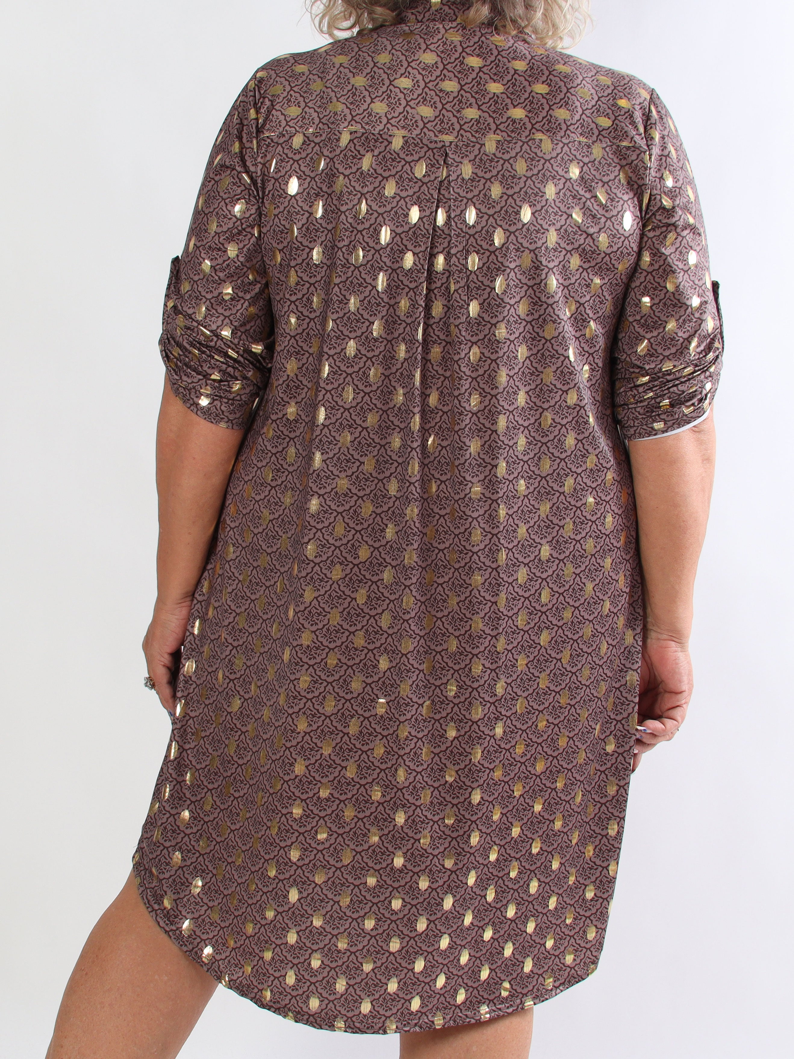 Ebba Marrakech - Elastisk plus size kjole med fint mønster og guld dutter