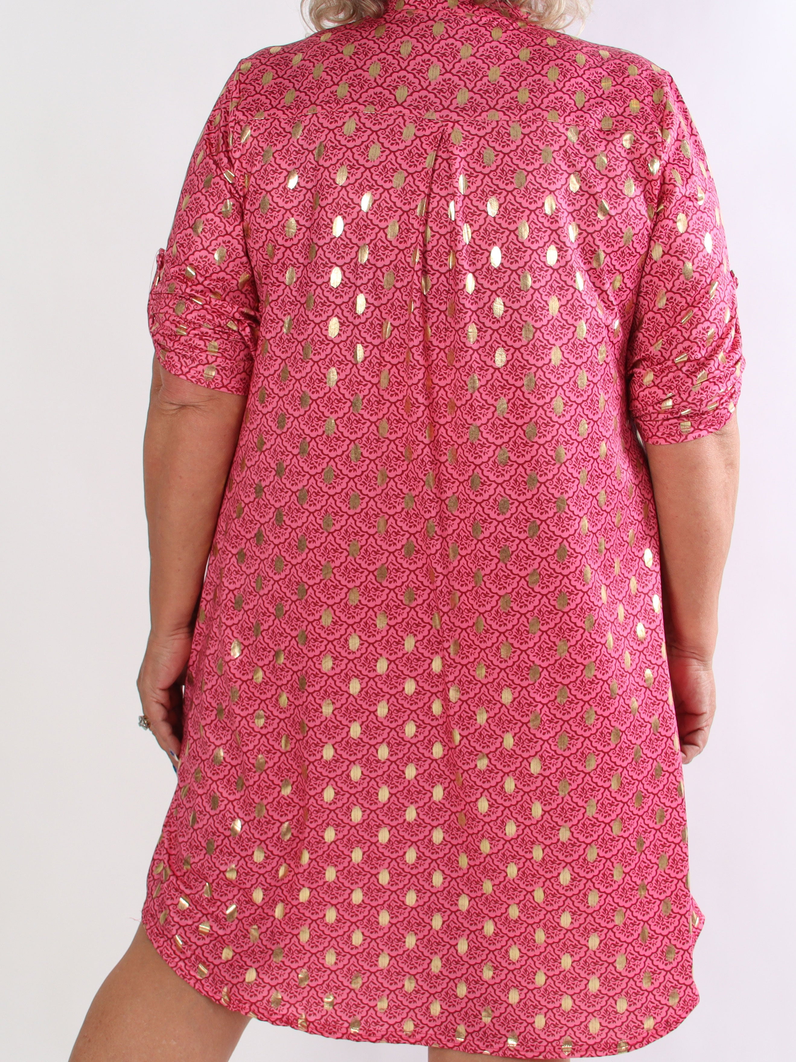 Ebba Marrakech - Elastisk plus size kjole med fint mønster og guld dutter