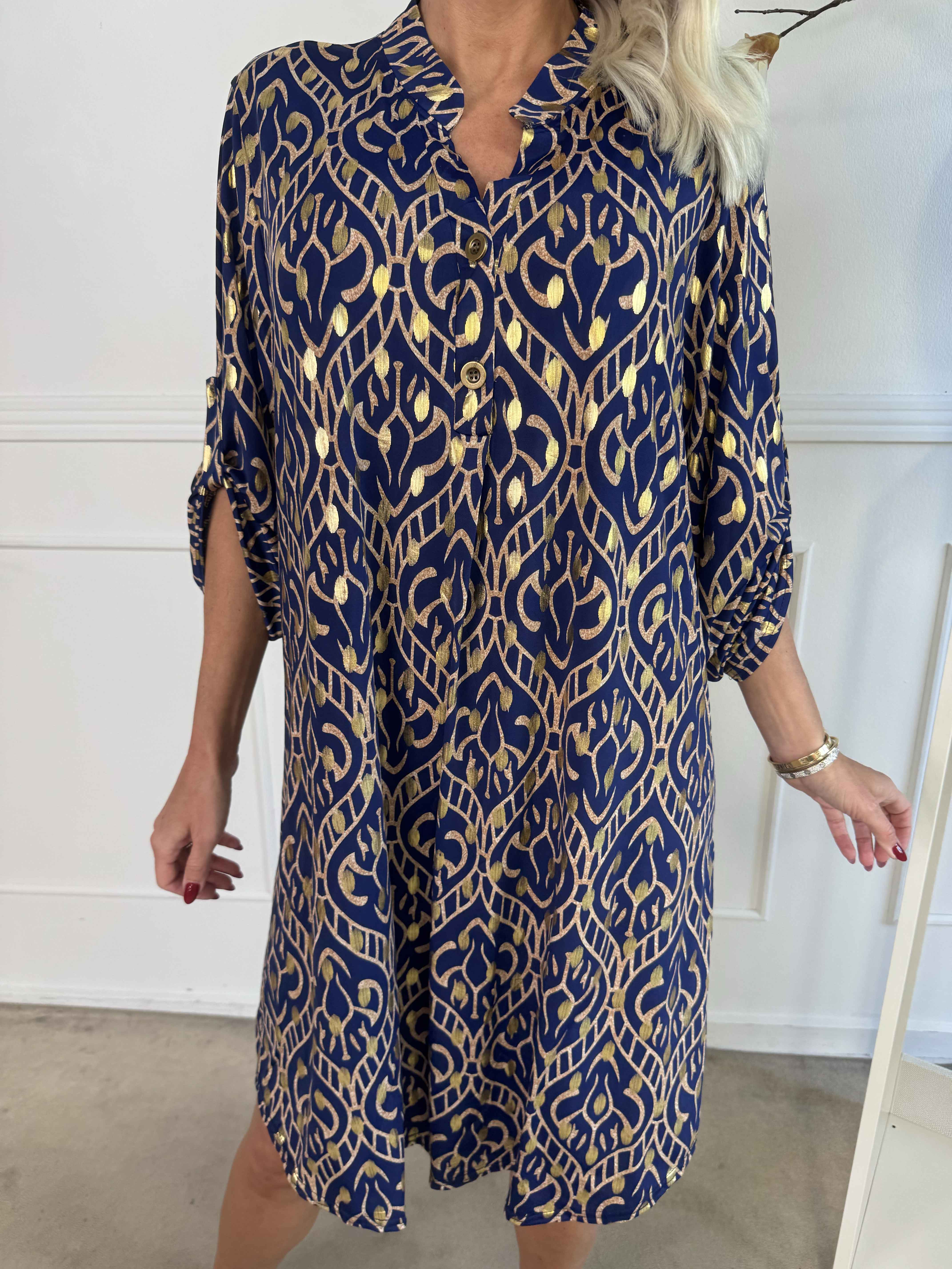 Ebba Boho Long - Elastisk mönstrad klänning med guldprickar