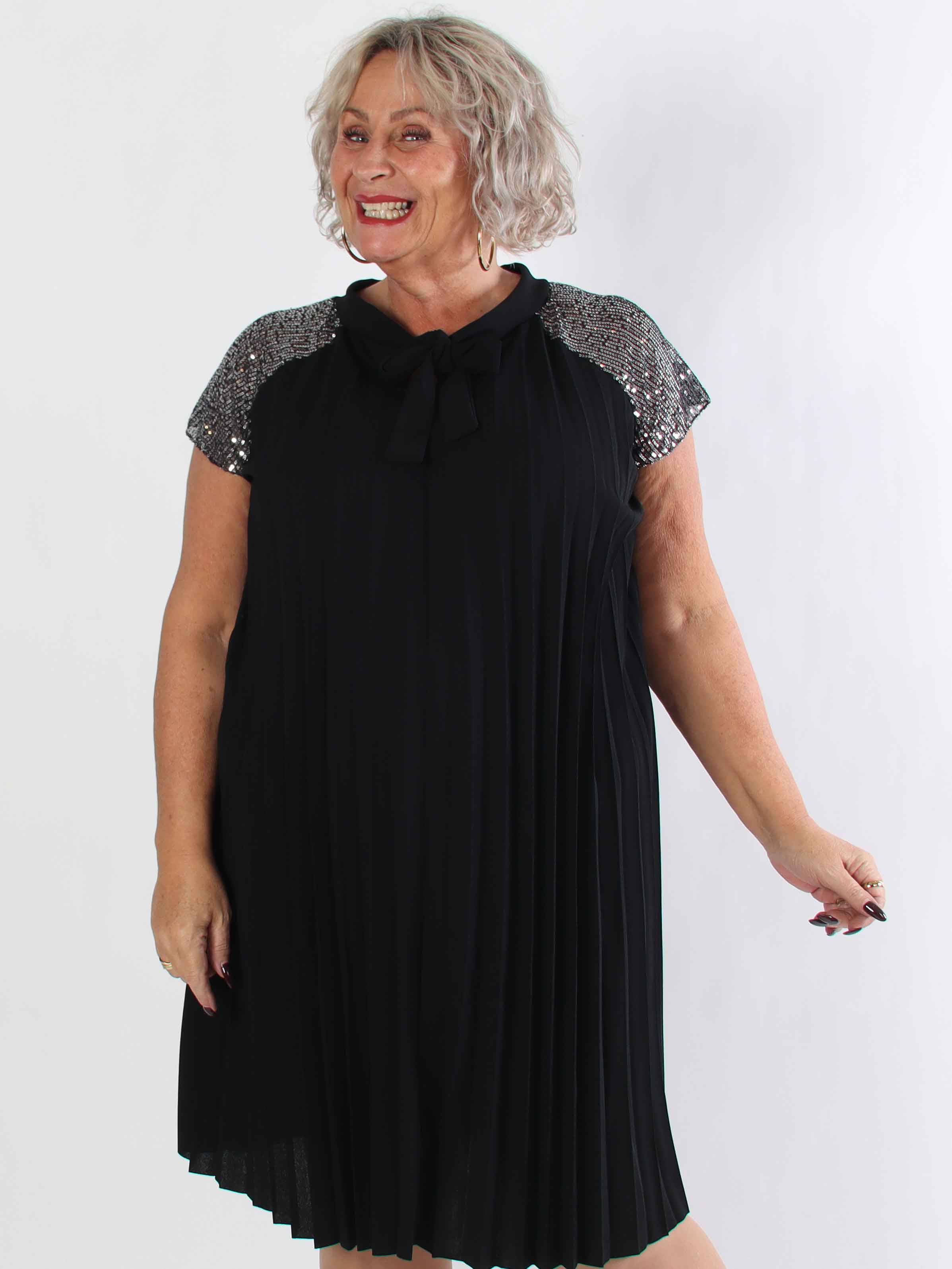 Electra - Plisserad A-linjeformad plus size klänning med paljettärmar