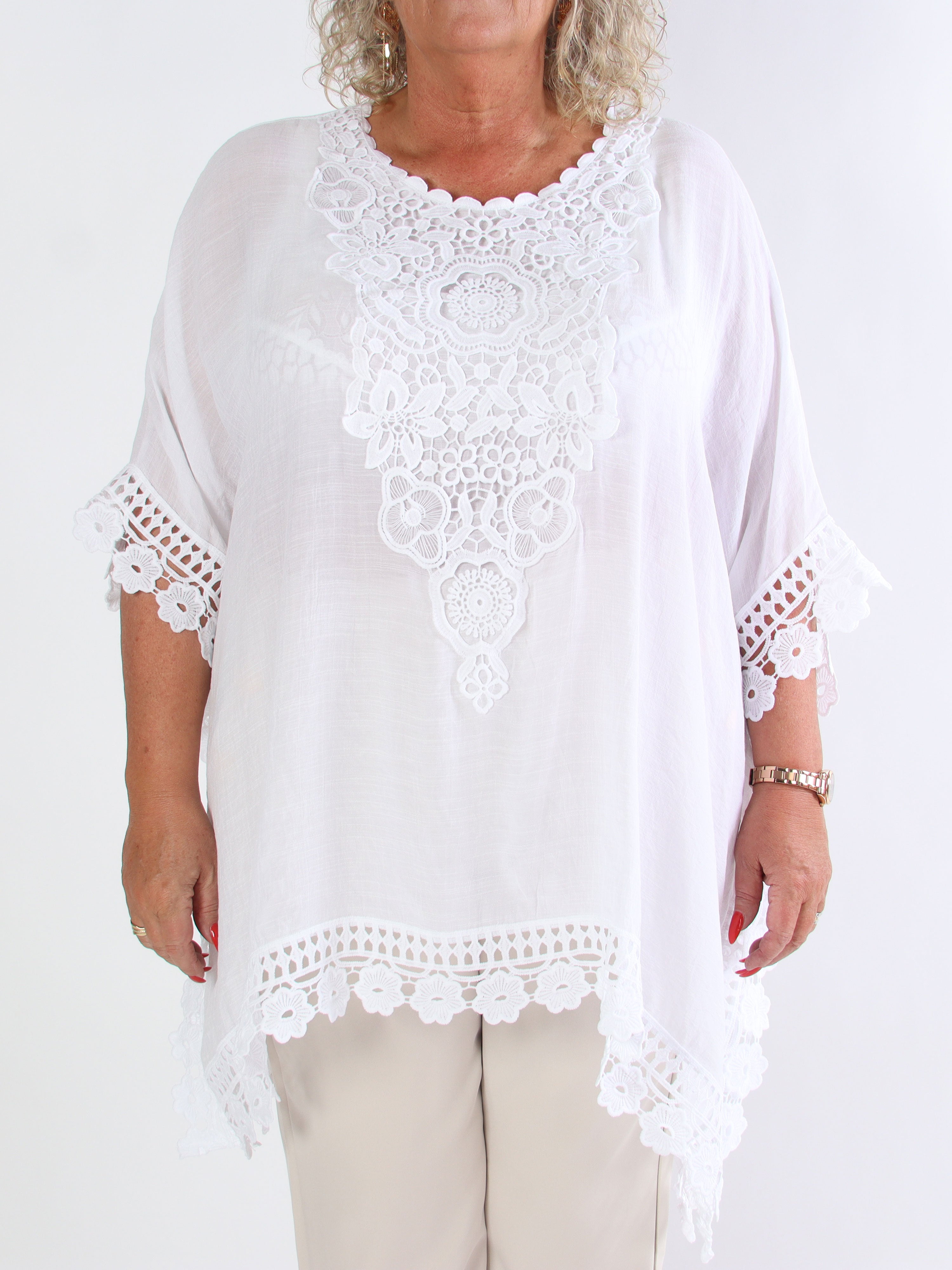 Elena - Mjuk plus size tunika i bomull med fina broderier