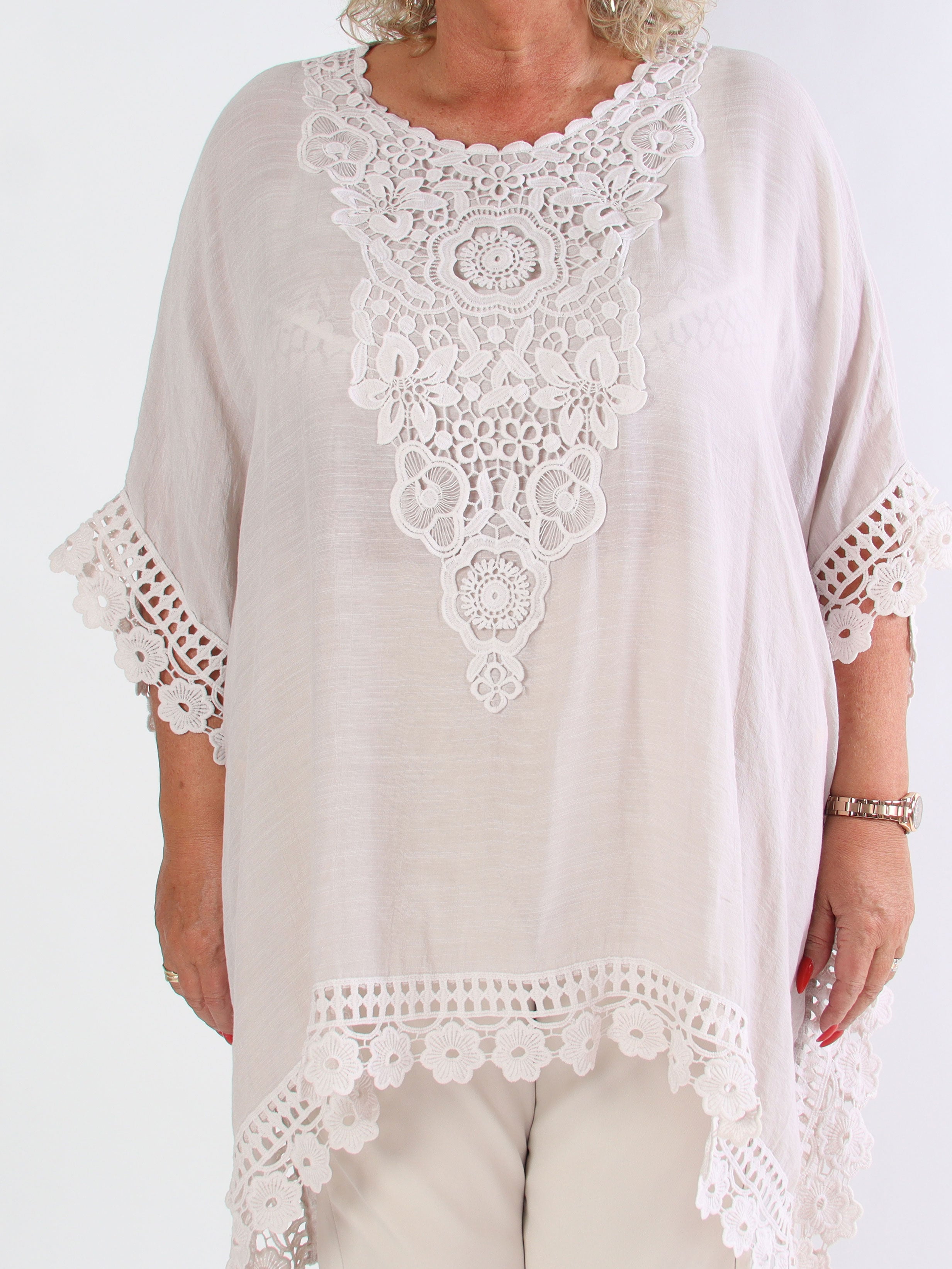 Elena - Mjuk plus size tunika i bomull med fina broderier