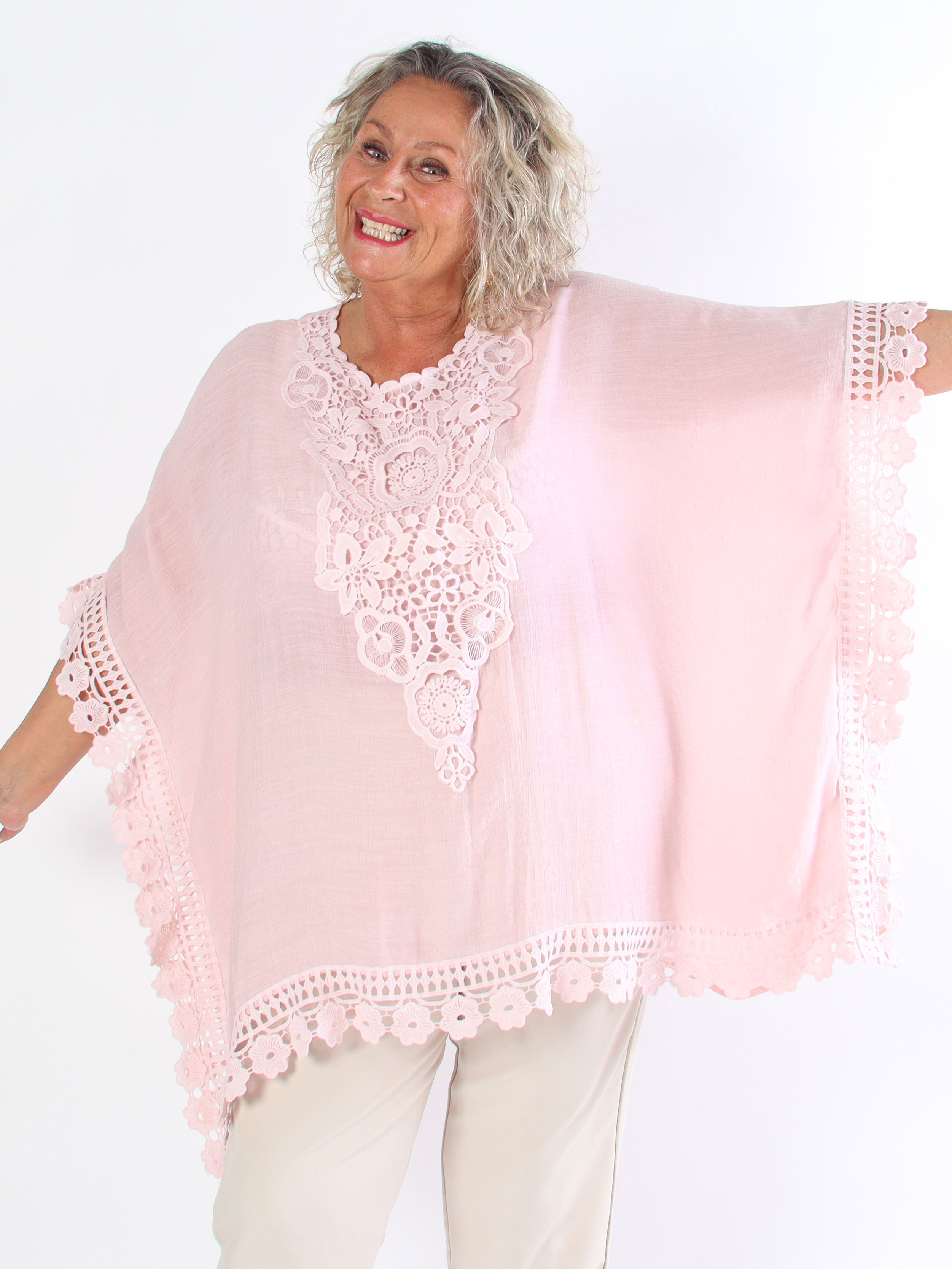 Elena - Mjuk plus size tunika i bomull med fina broderier
