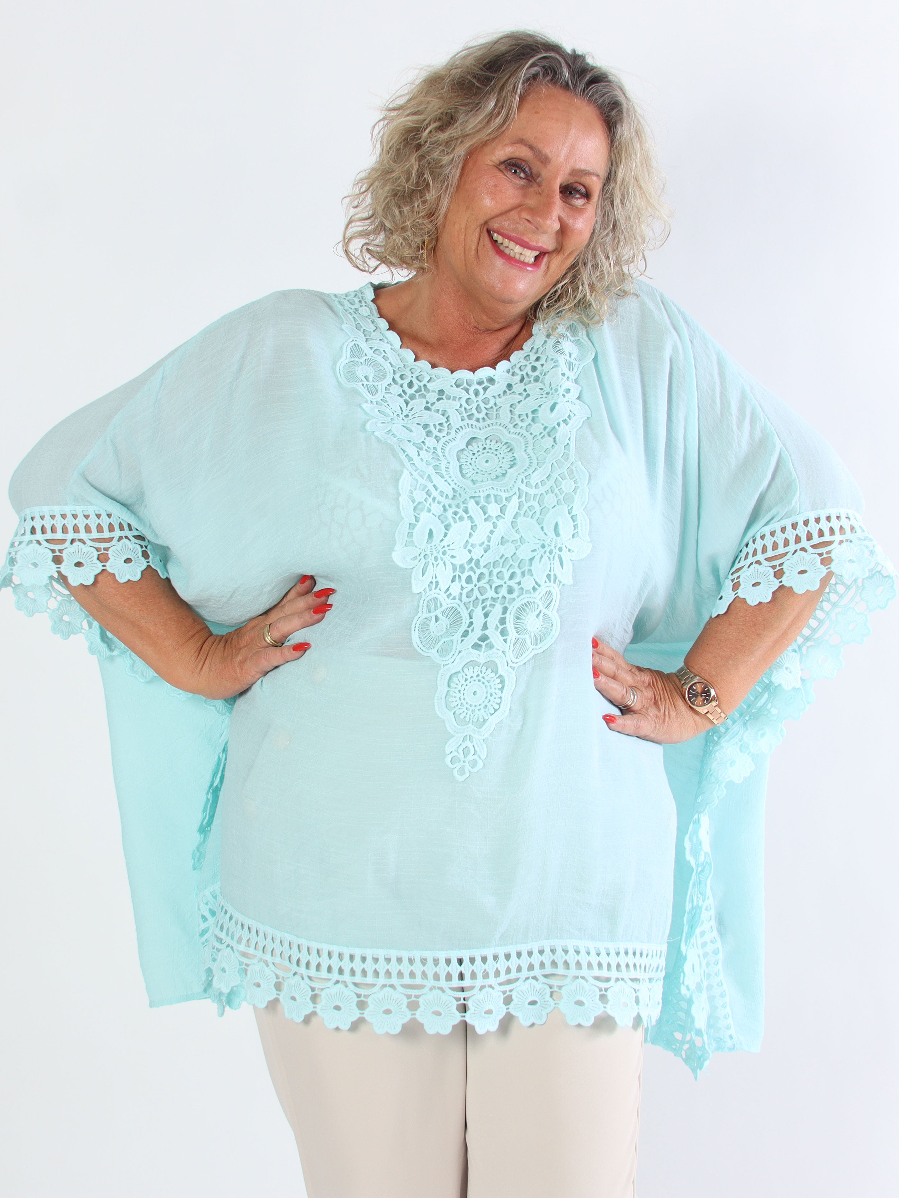 Elena - Mjuk plus size tunika i bomull med fina broderier