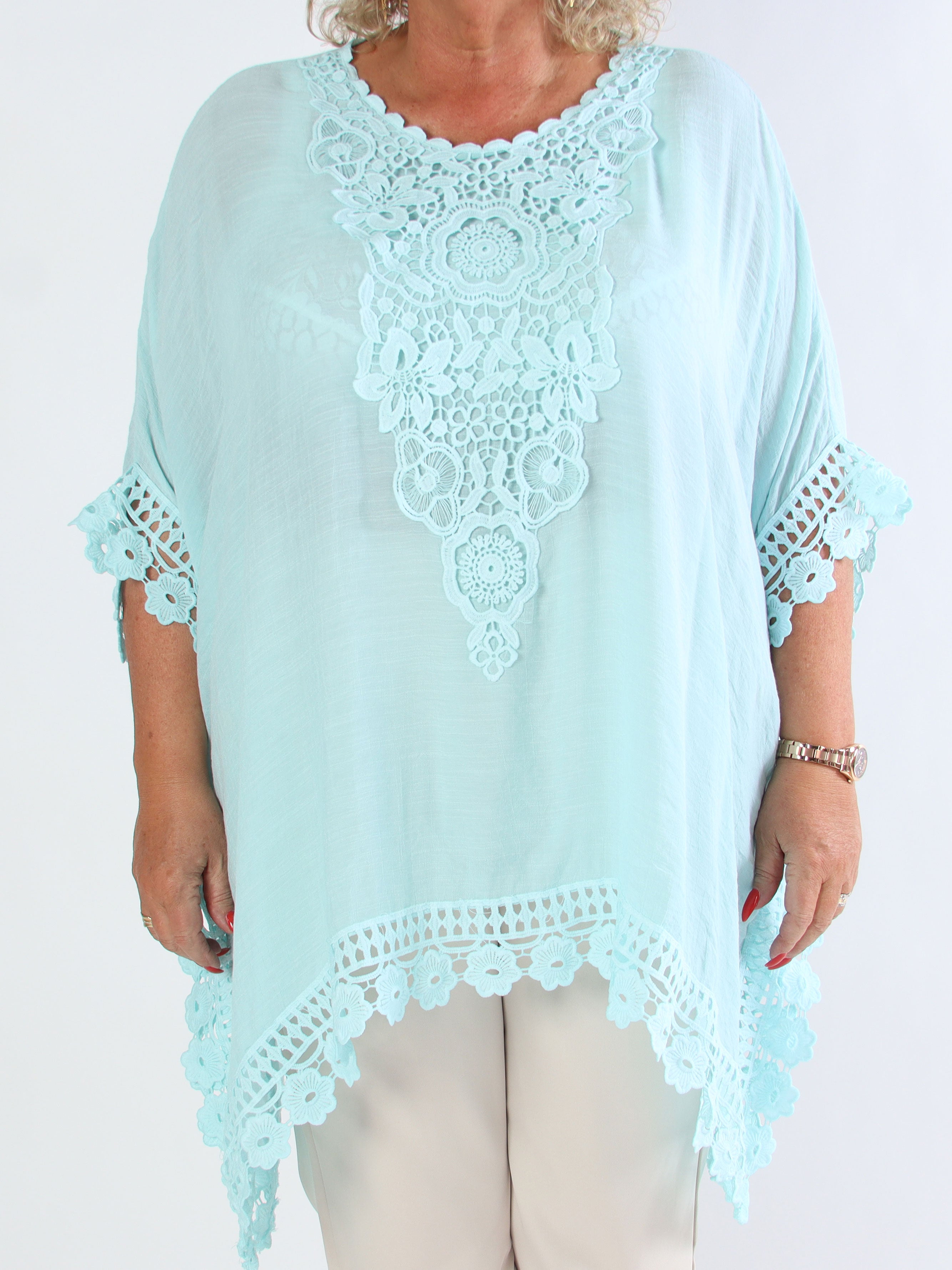 Elena - Mjuk plus size tunika i bomull med fina broderier
