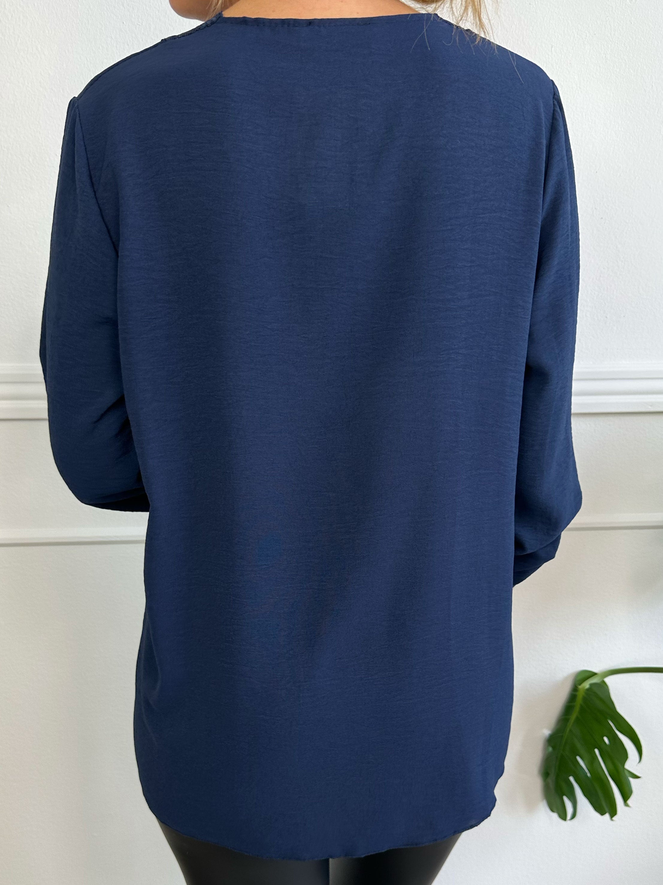 Elly Shirt - Simpel blus med spetskant