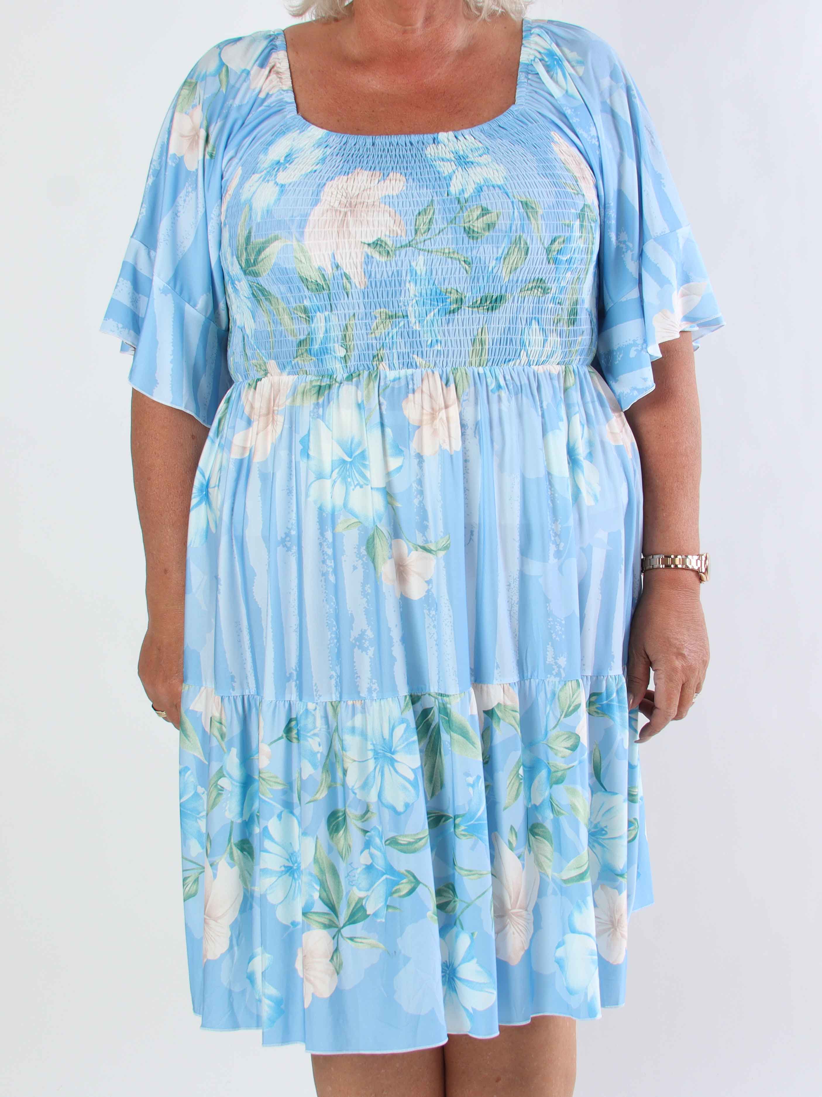 Elna Floral Stripe Short - Elastisk plus size klänning med smockat bröst