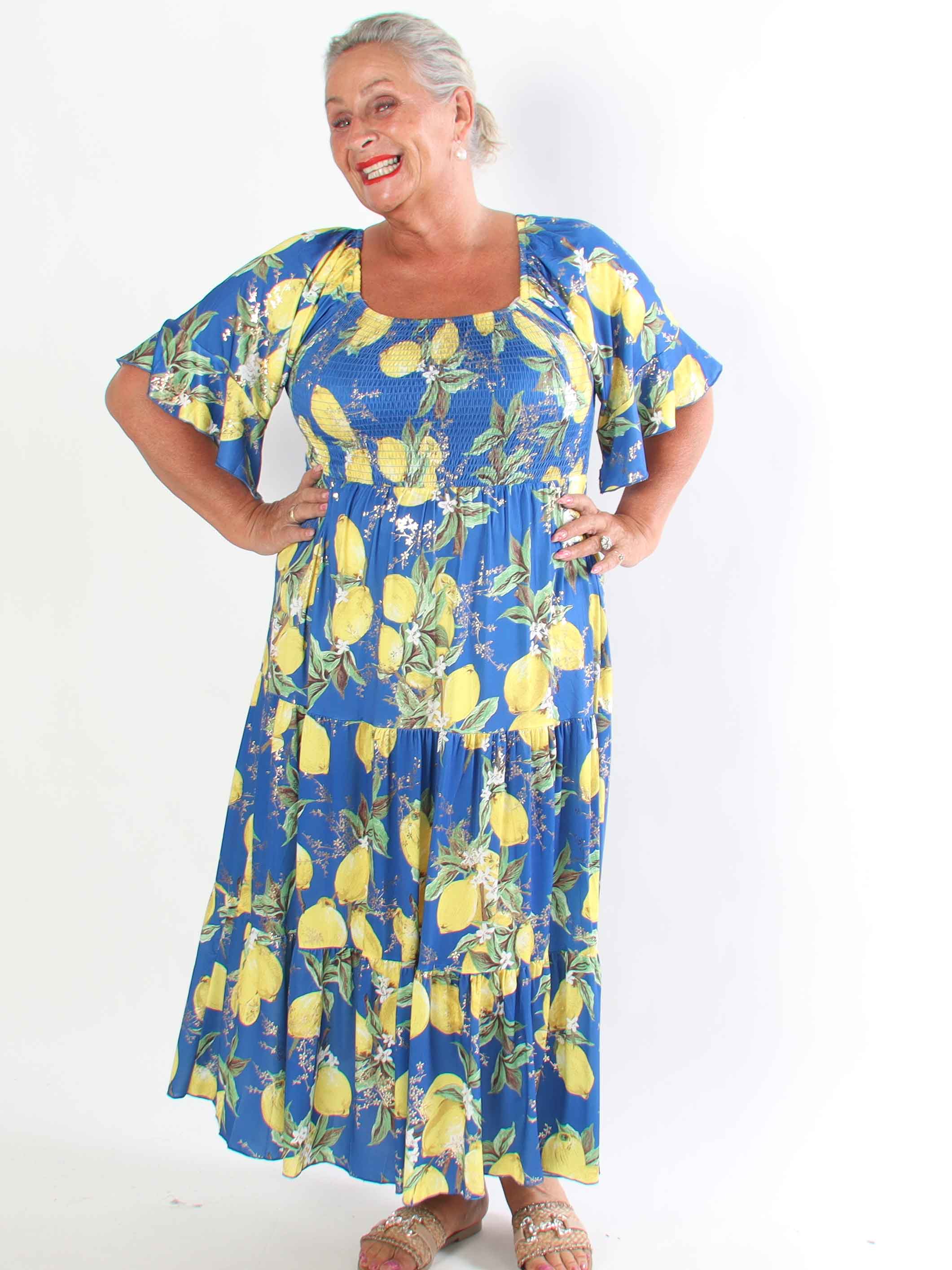 Elna Lemon - Lang elastisk plus size kjole med citroner og smock over brystet