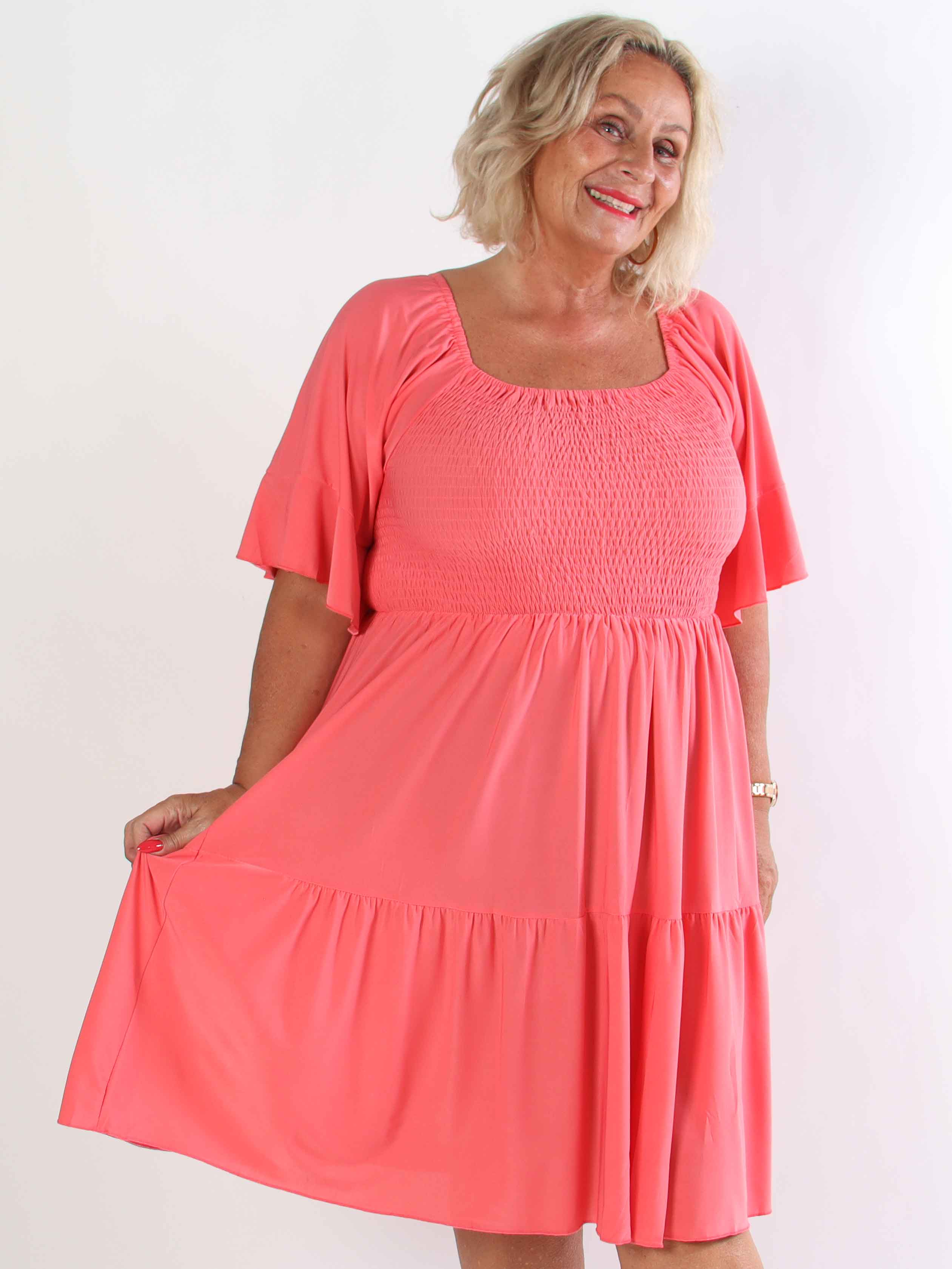 Elna Plain Short - Elastisk plain plus size klänning med resår över bysten
