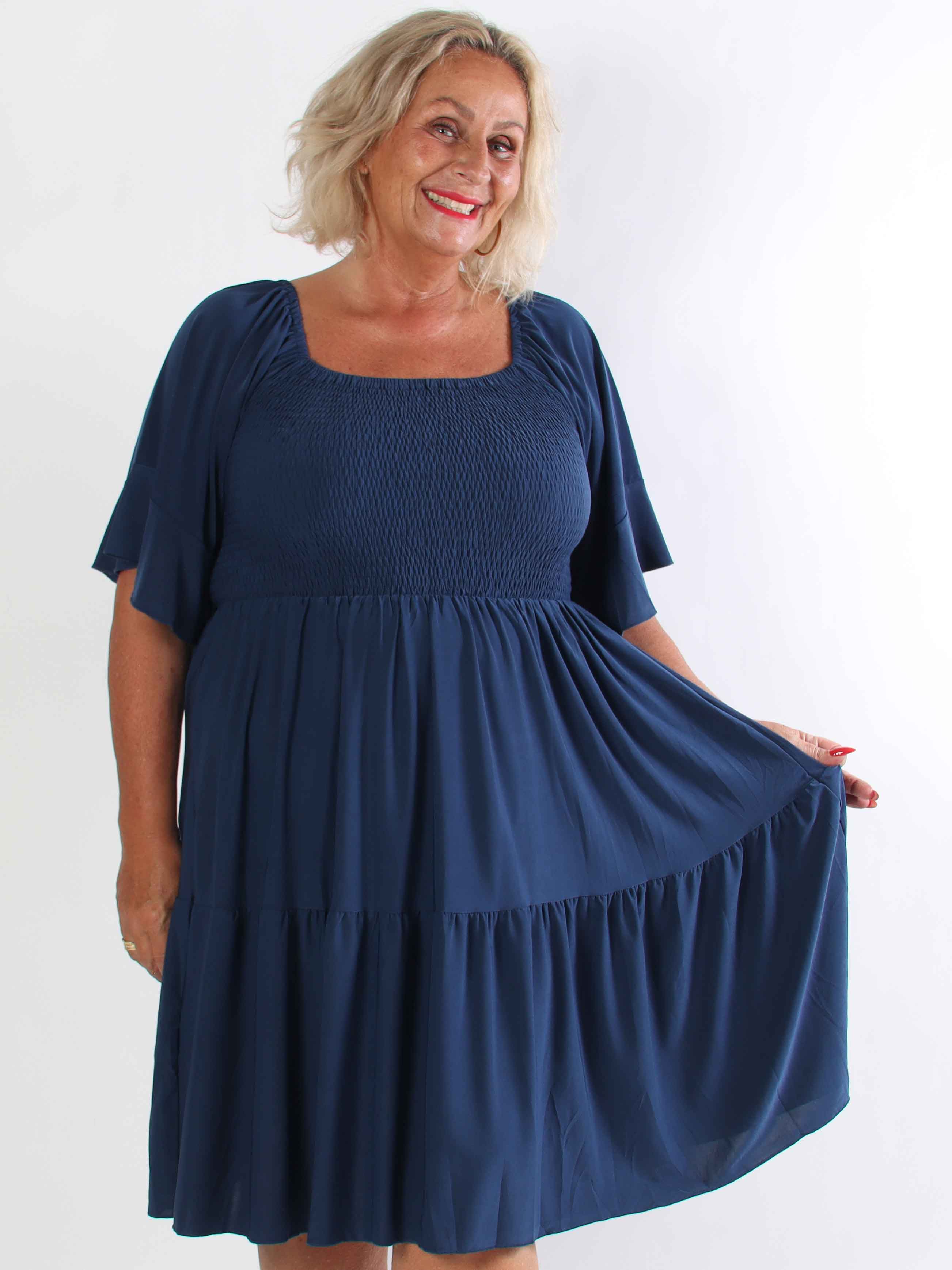 Elna Plain Short - Elastisk plain plus size klänning med resår över bysten