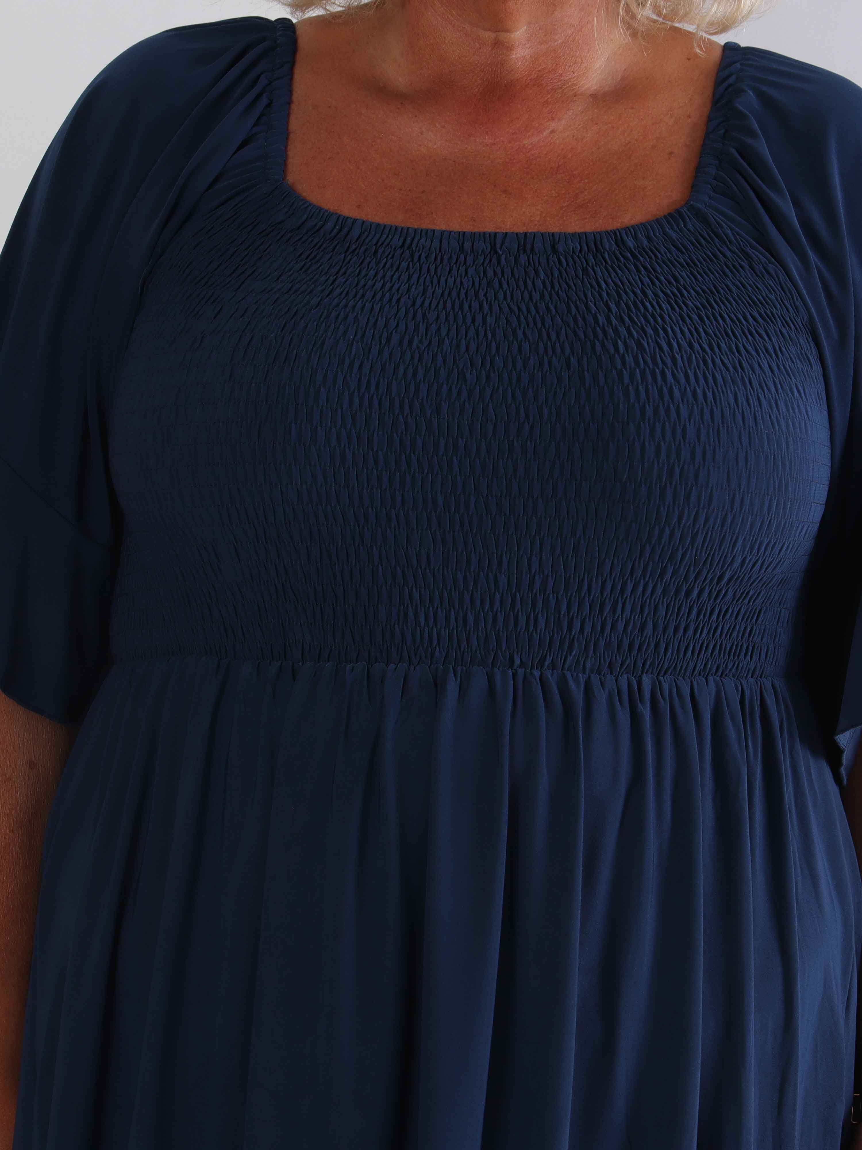 Elna Plain Short - Elastisk plain plus size klänning med resår över bysten
