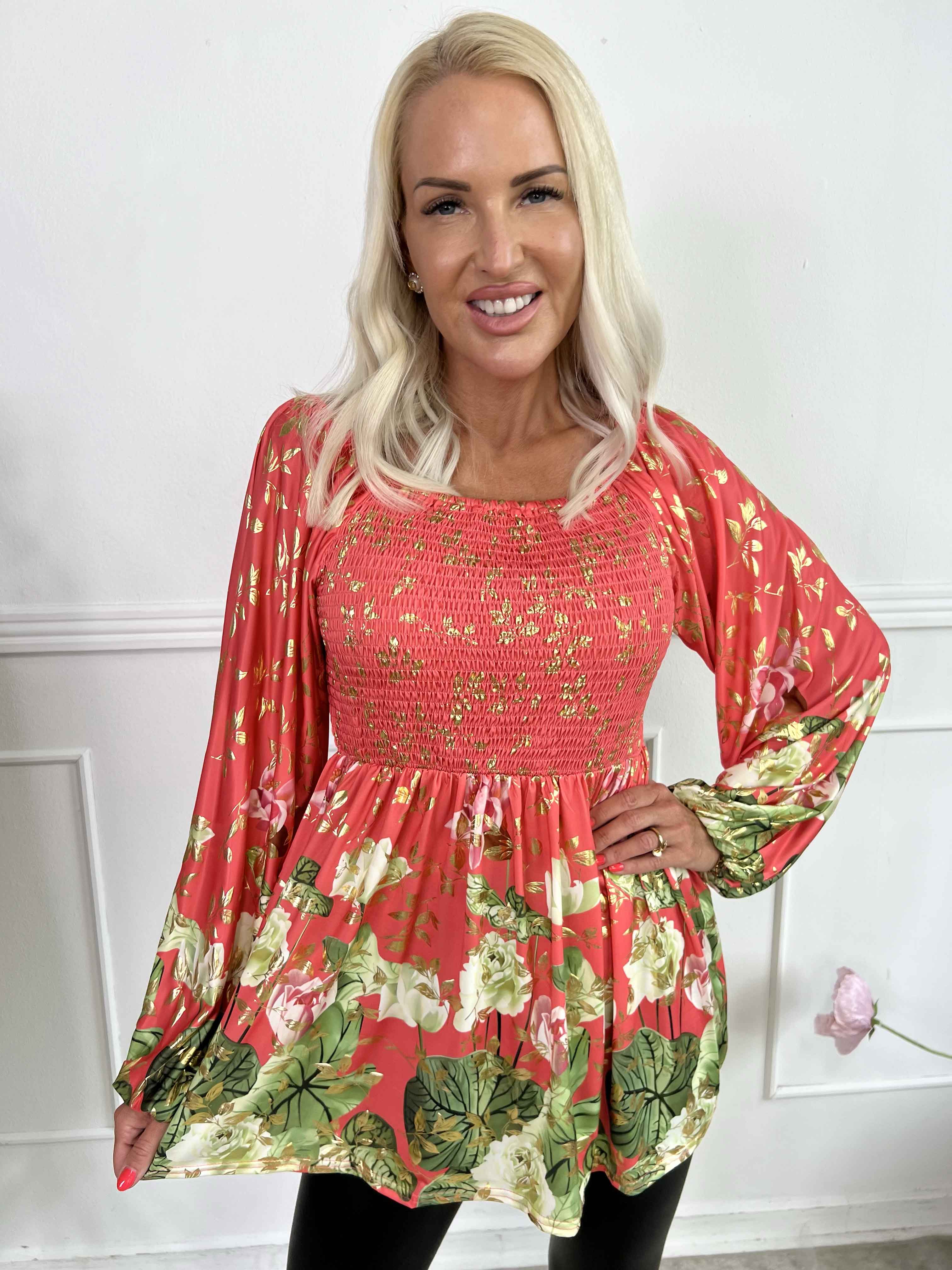 Elna Water Lily Shirt L/S - Elastisk blus med blommigt mönster och smock över bysten