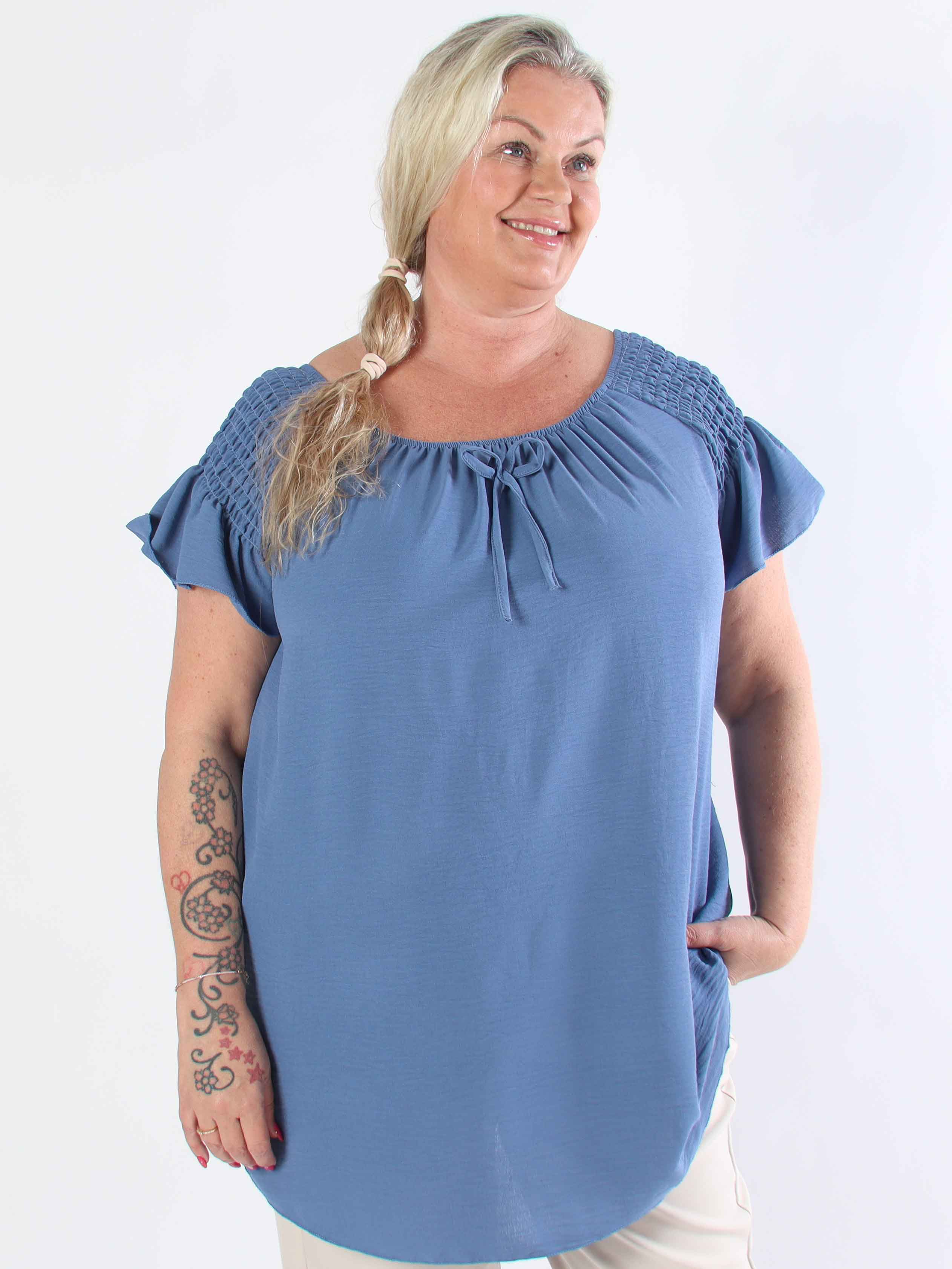 Esther - Plus size-tunika med volangärmar och elastisk halsringning