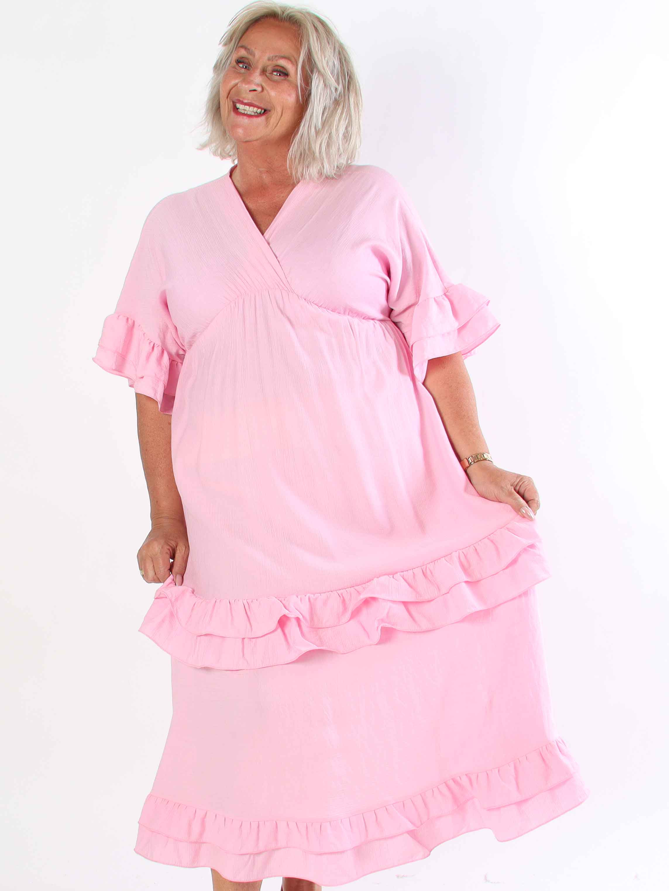 Europe - Lång plus size klänning i viskos med volangdetaljer