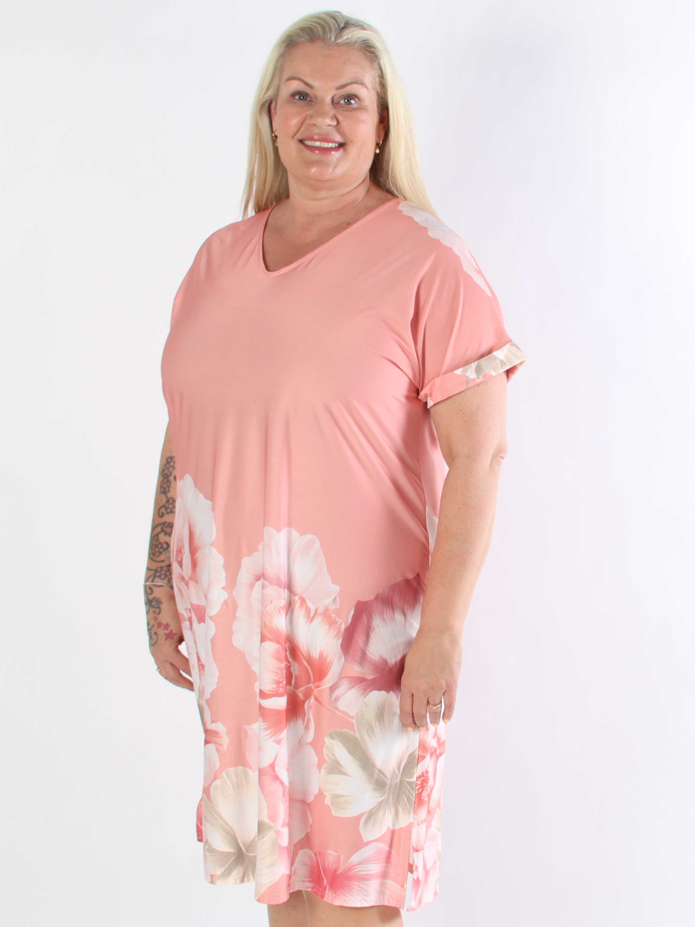 Evie Peony - Plus size tunikaklänning i elastiskt tyg med blomstermönster