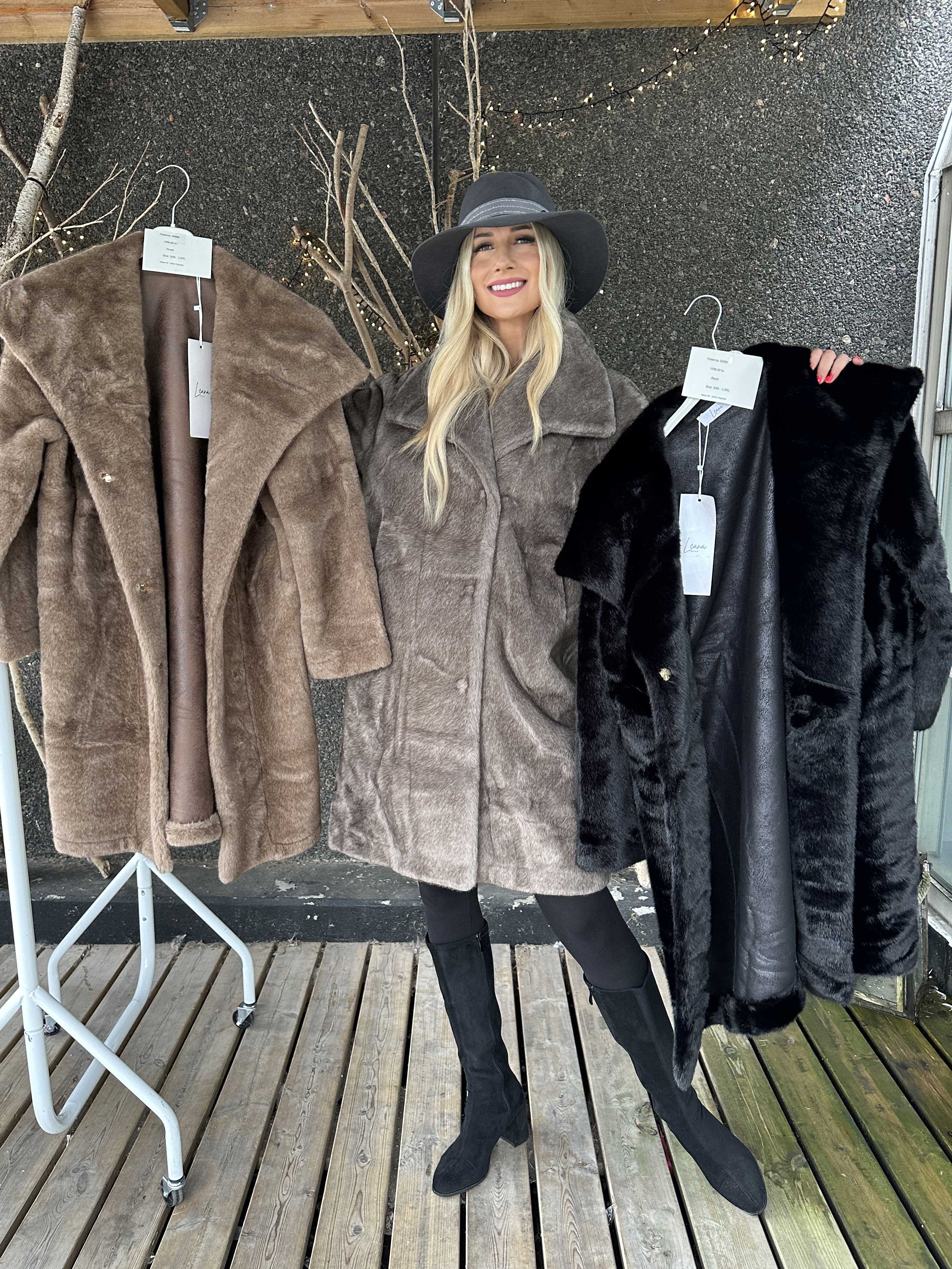Federica - Mjuk fuskpälskappa med krage