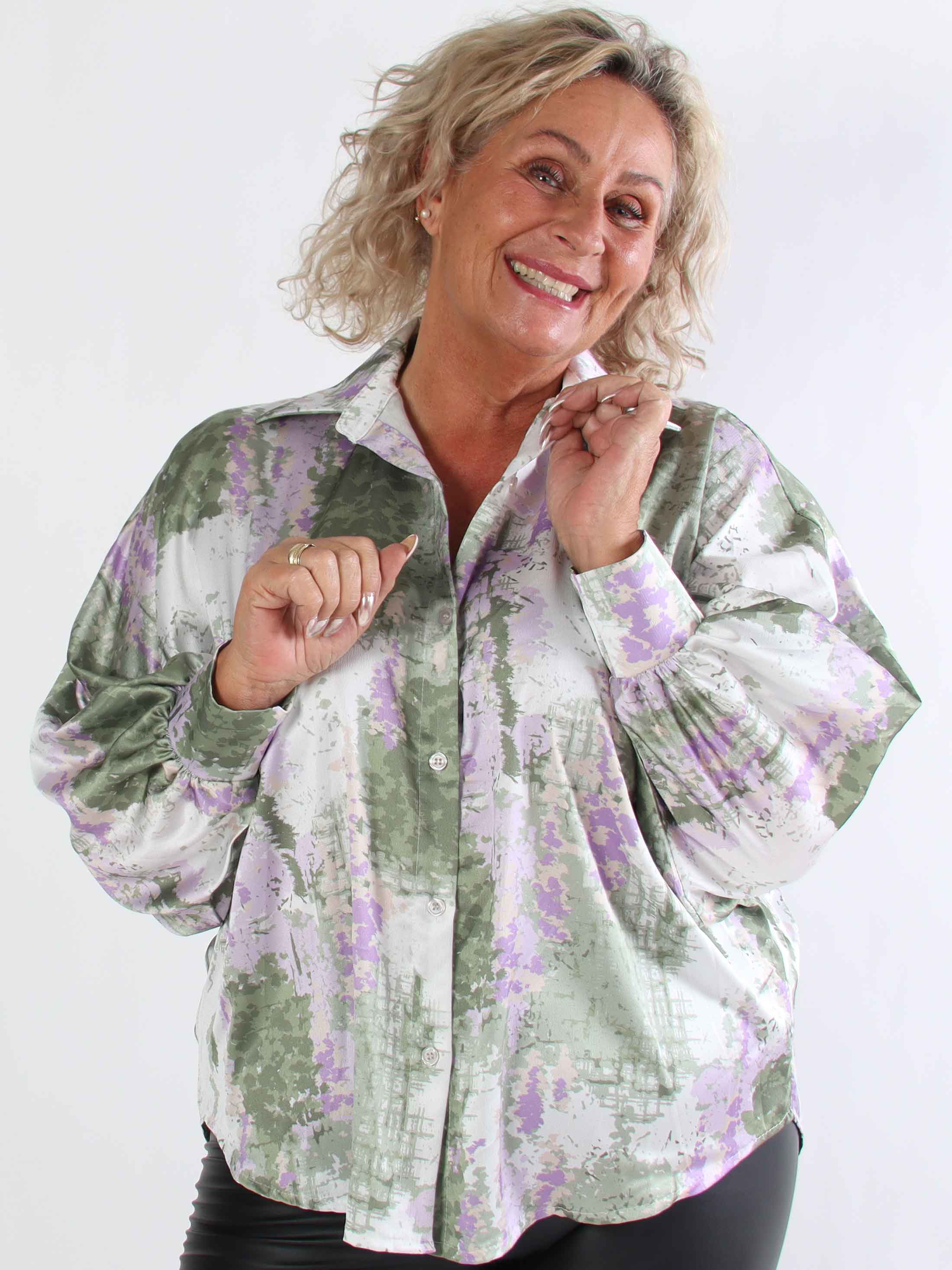 Feliciti Batik - Flerfärgad plus size skjorta med fladdermusärmar