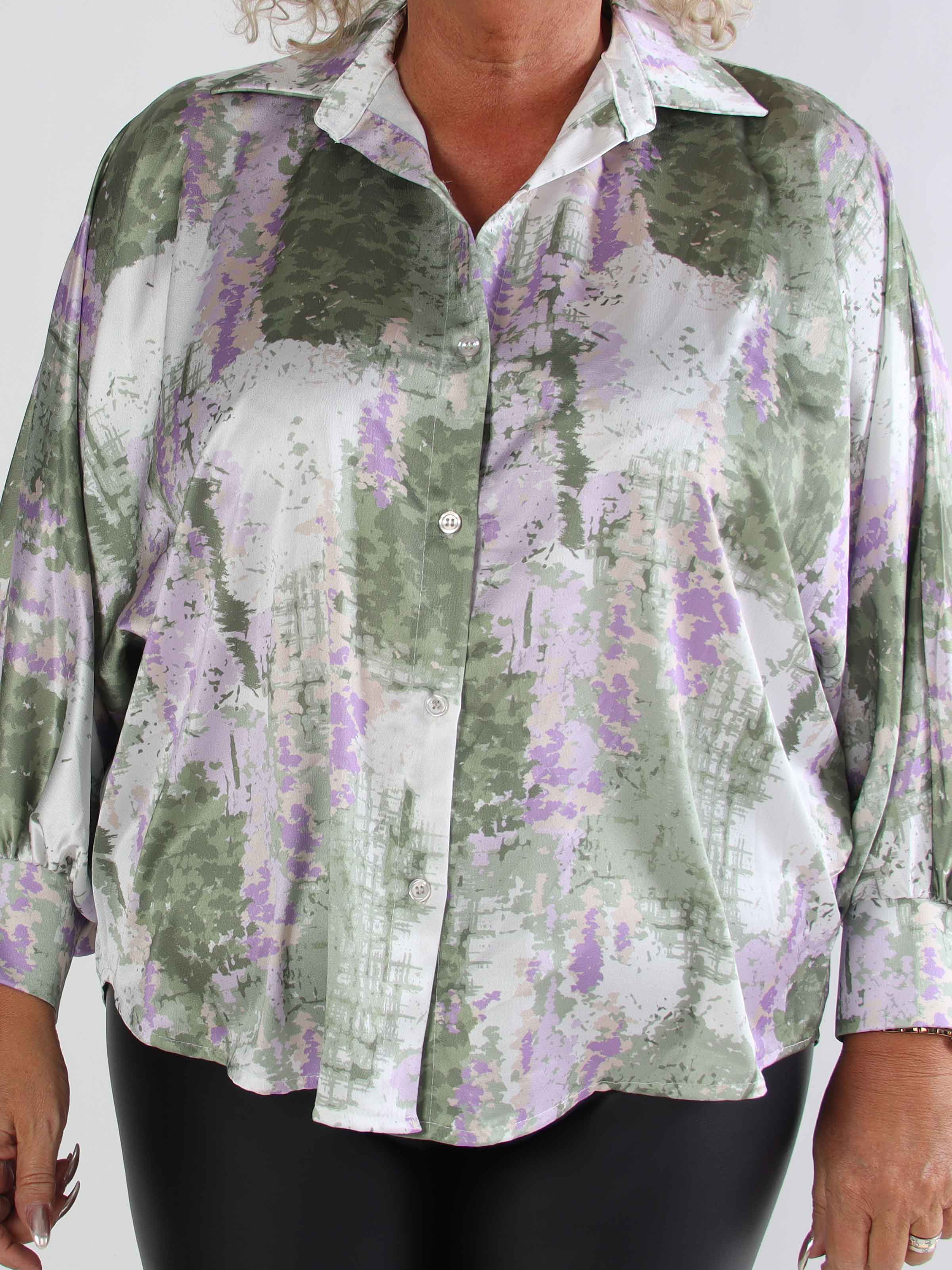 Feliciti Batik - Flerfärgad plus size skjorta med fladdermusärmar