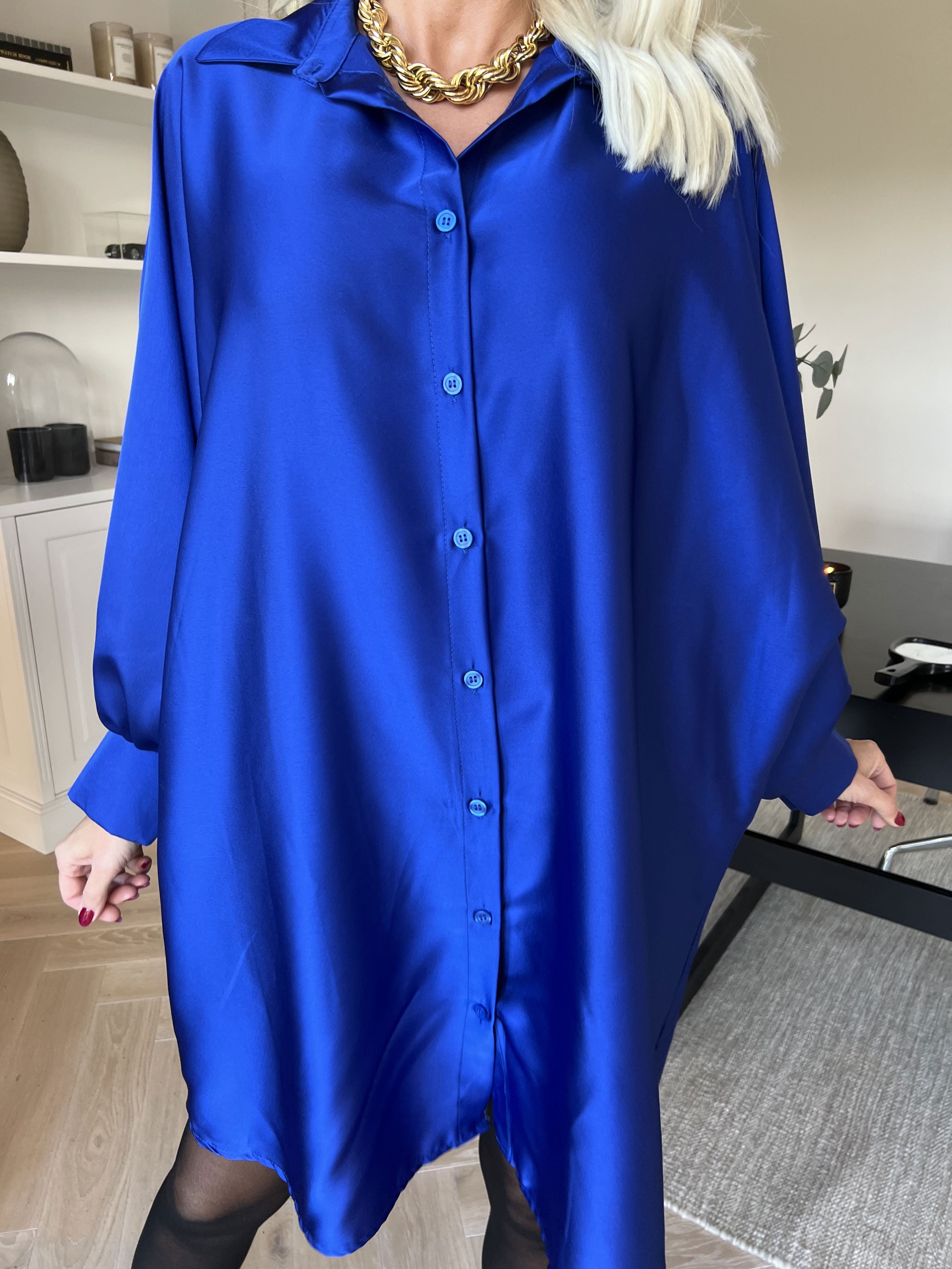 Feliciti long - Shiny skjortklänning med fladdermusärmar