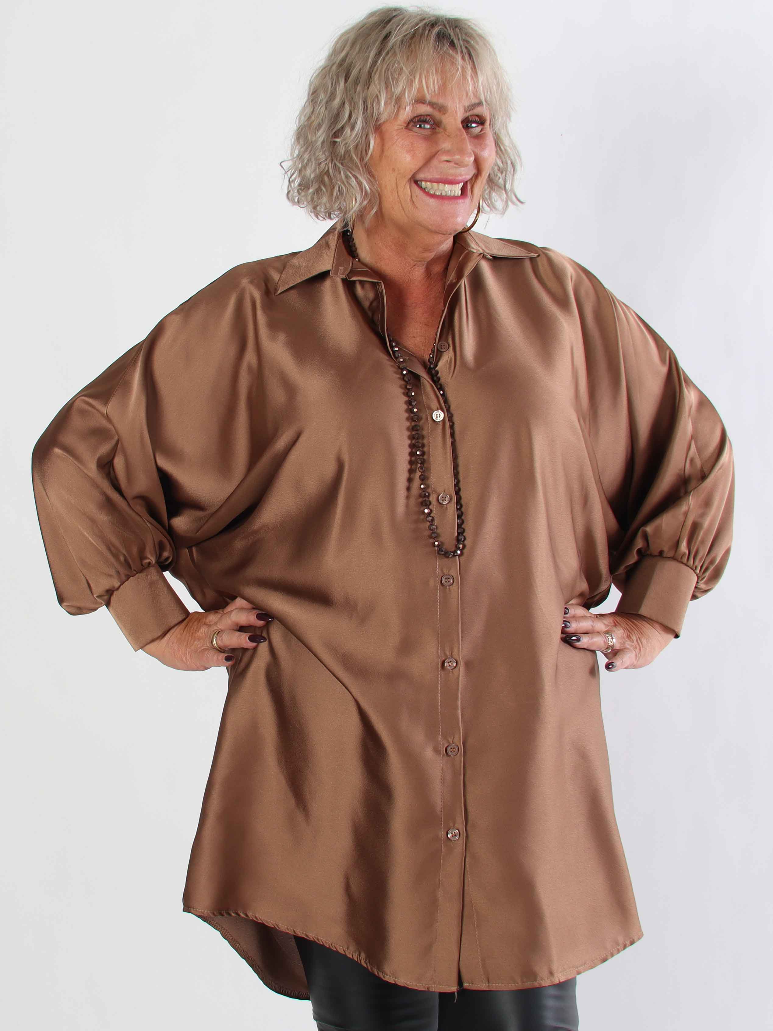 Feliciti long - Shiny plus size skjortklänning med fladdermusärmar