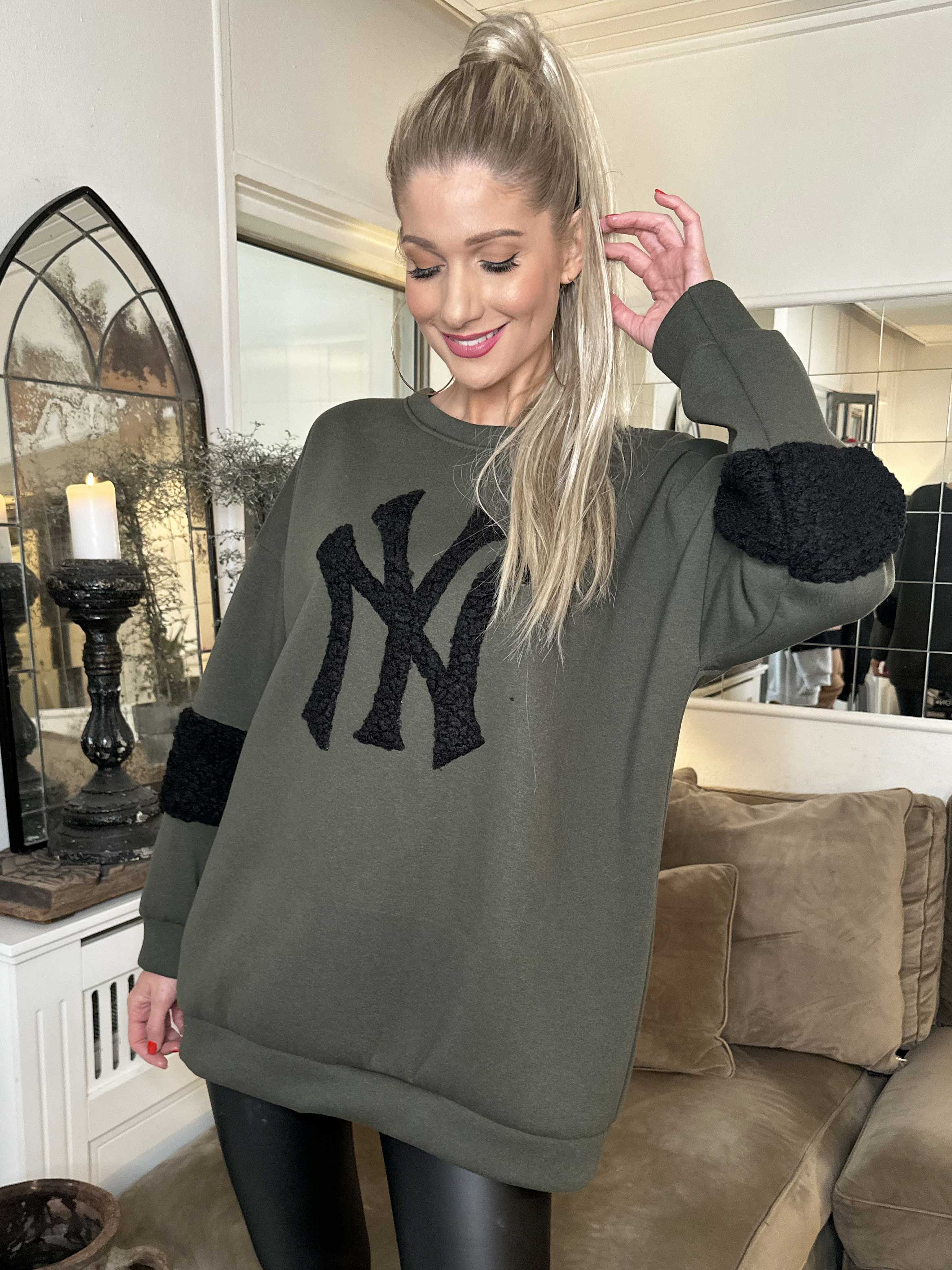 Fenya - Sweatshirt med detaljer i mjuk plysch