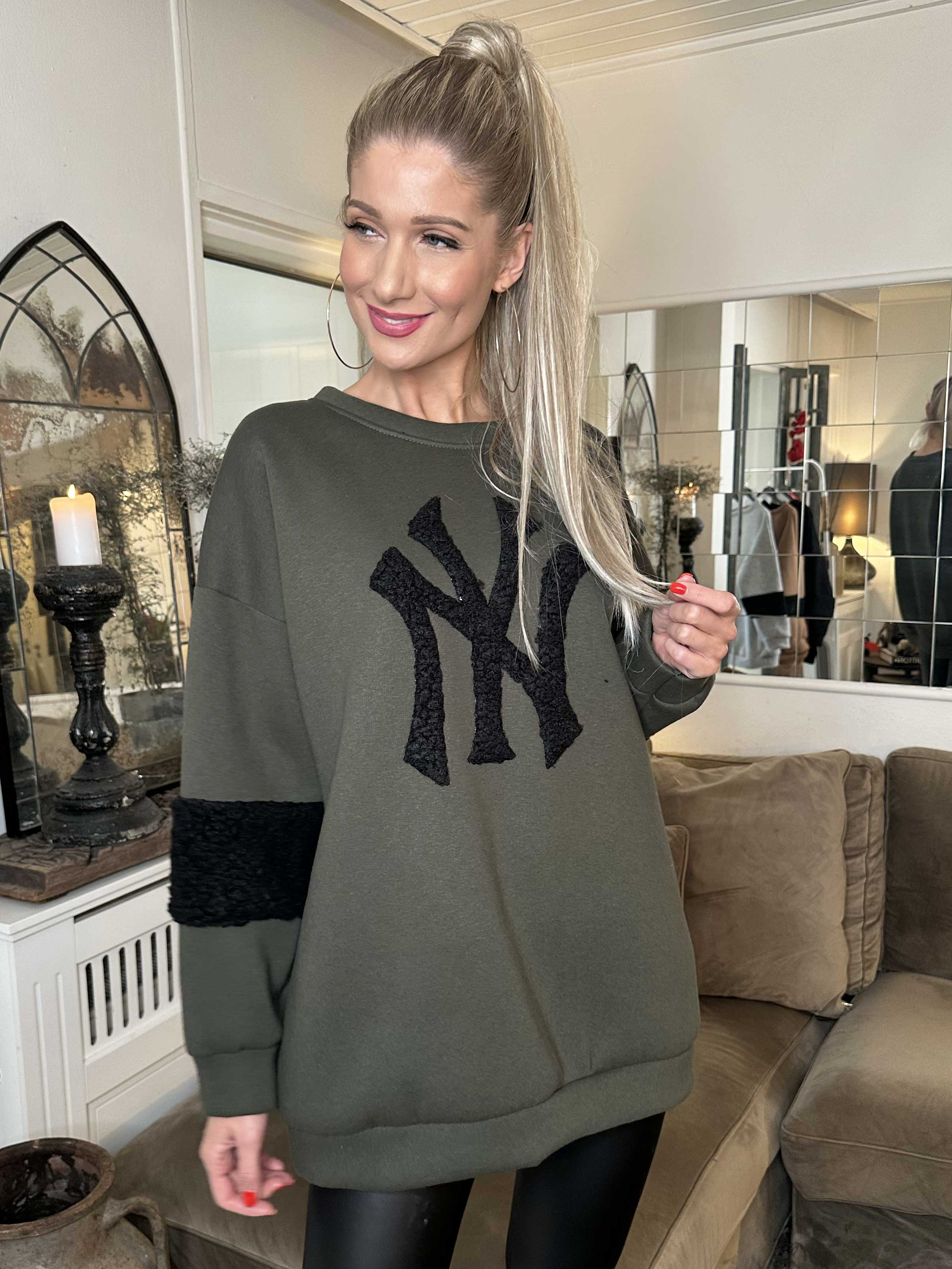 Fenya - Sweatshirt med detaljer i mjuk plysch