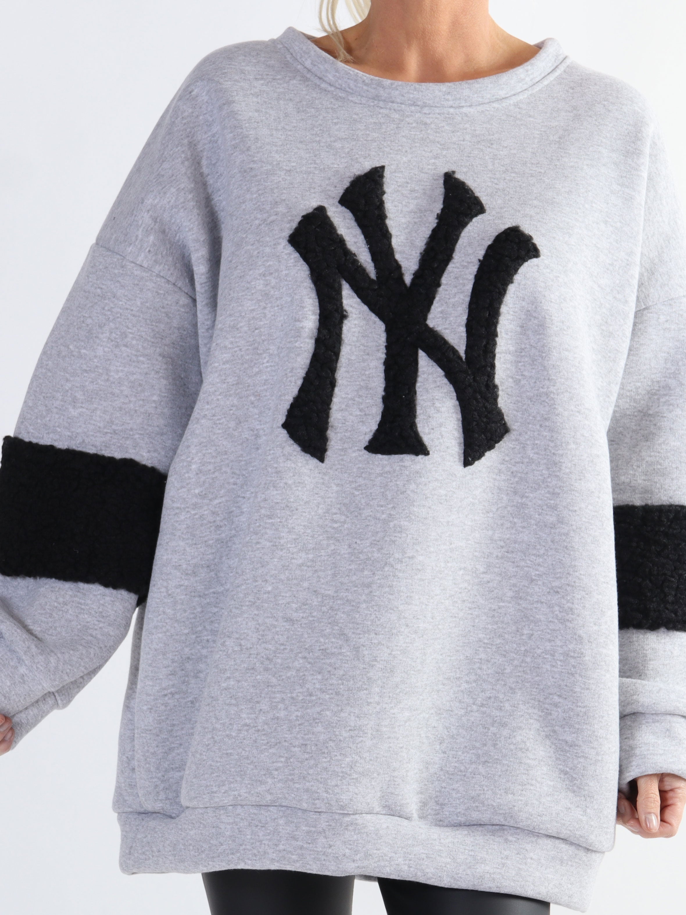 Fenya - Sweatshirt i stor storlek med detaljer i mjuk plysch