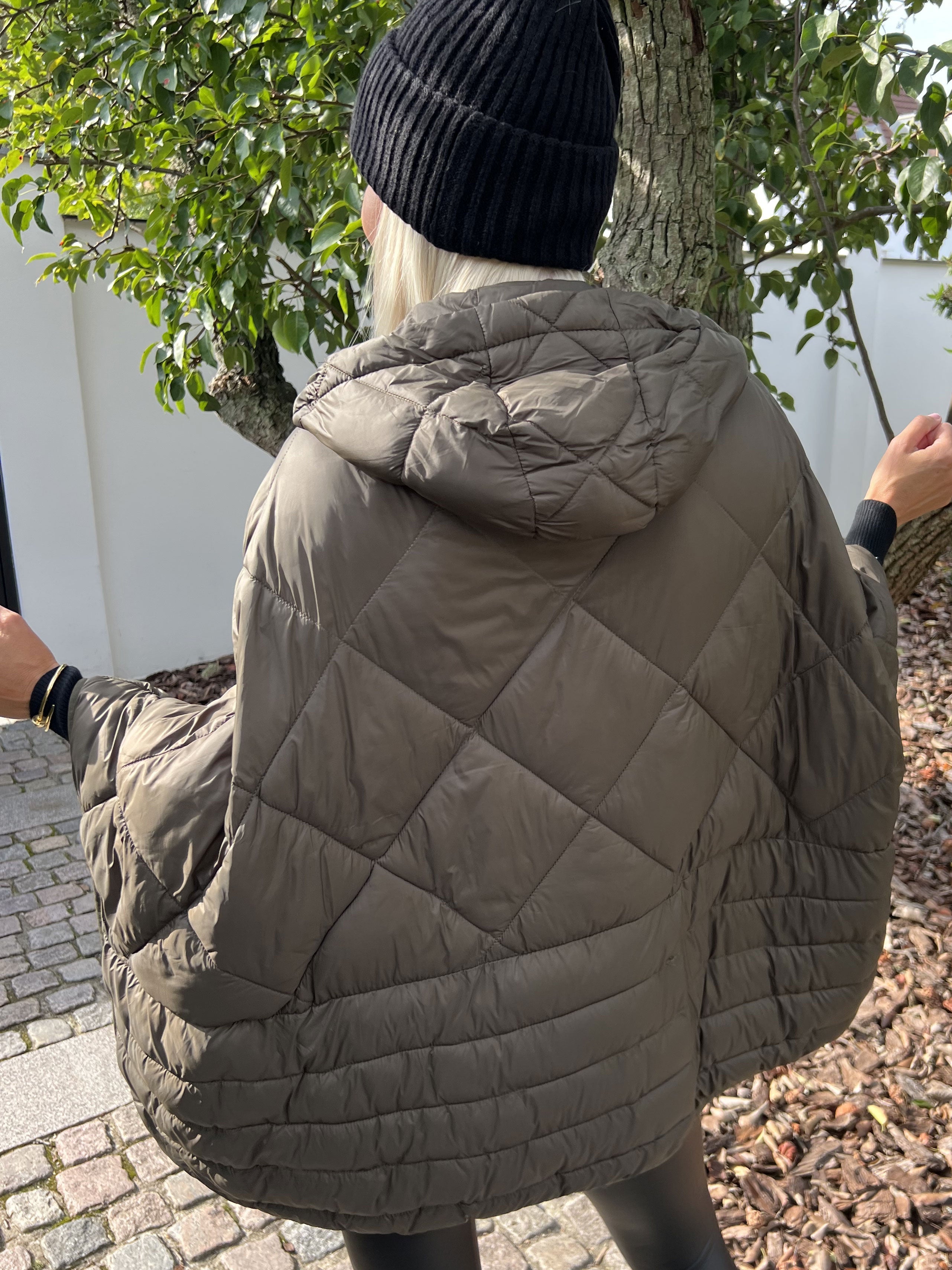 Floriza - Kort dunjacka i oversized passform
