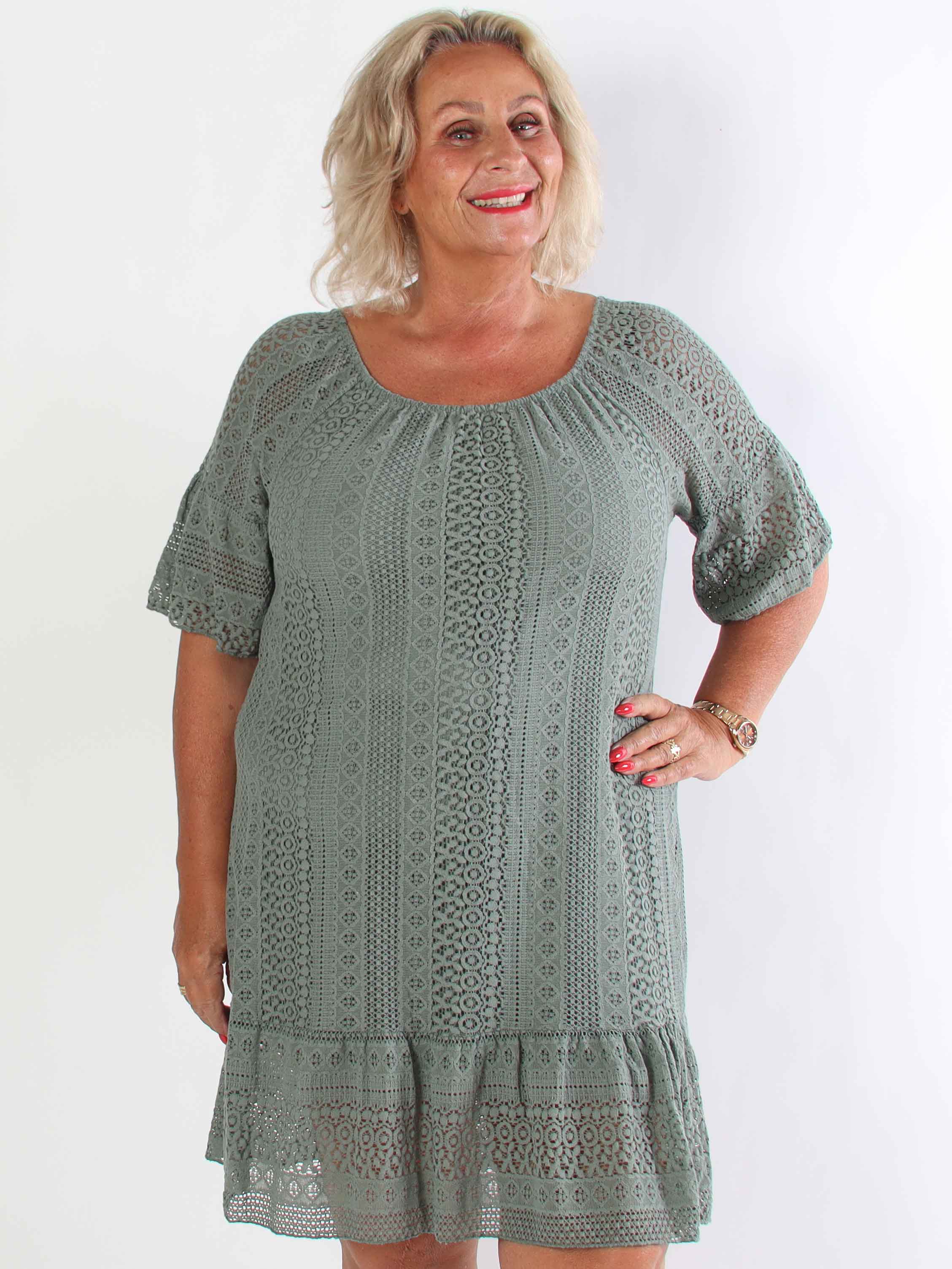 Galateia Sleeves - Plus size klänning i mjuk spets i bomull