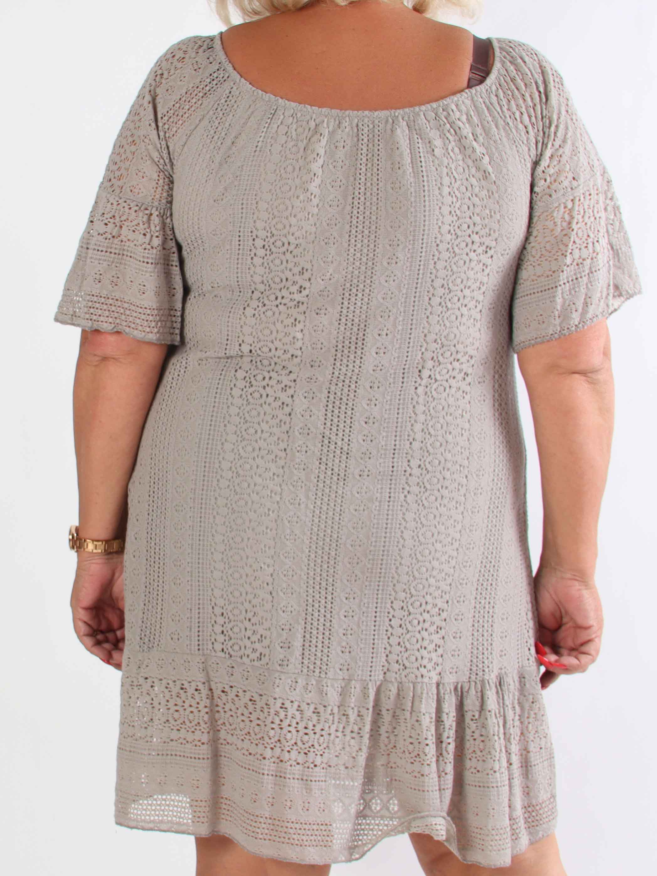 Galateia Sleeves - Plus size klänning i mjuk spets i bomull