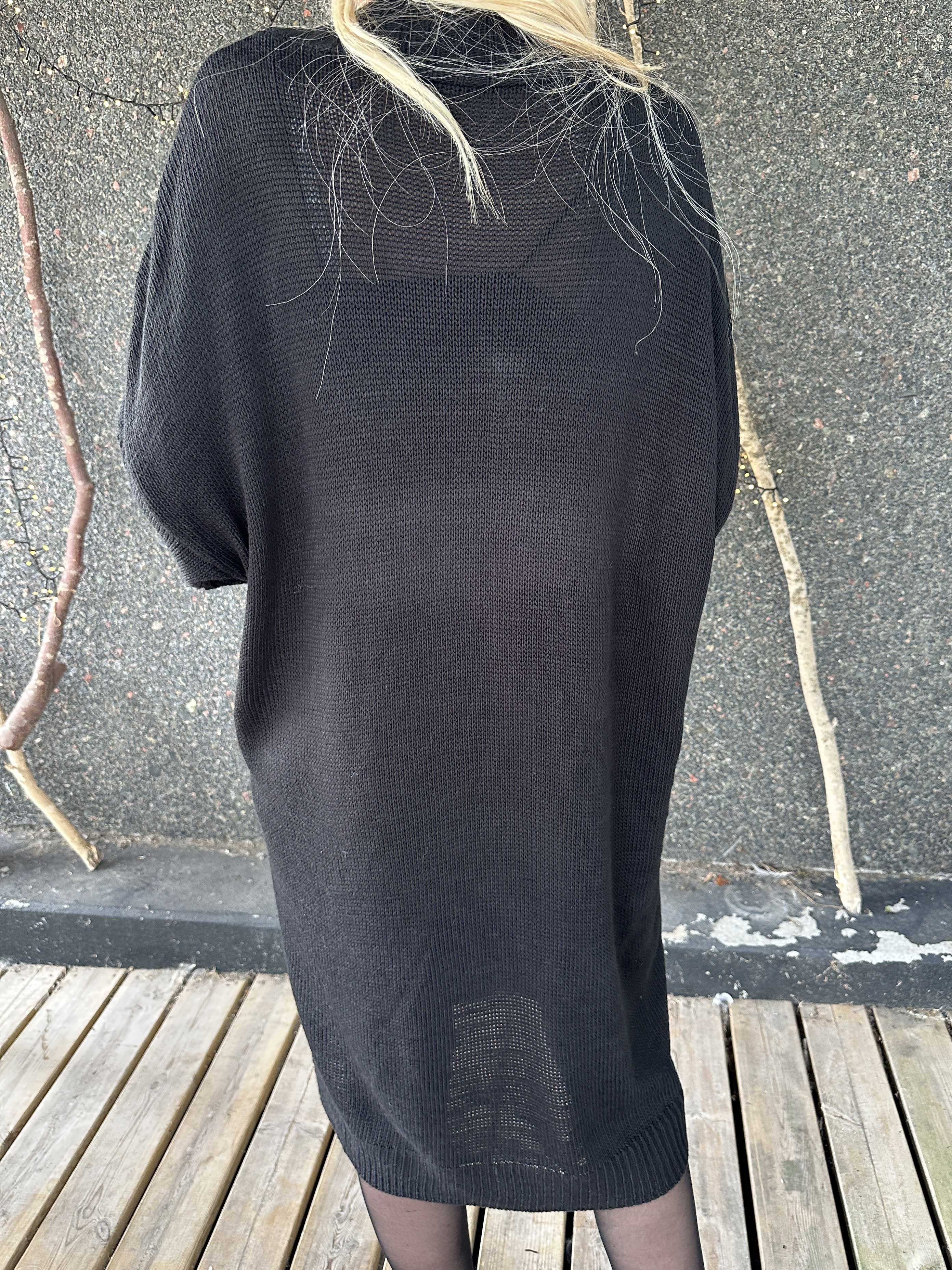 Garaldine - Klänning med stickat mönster och turtleneck