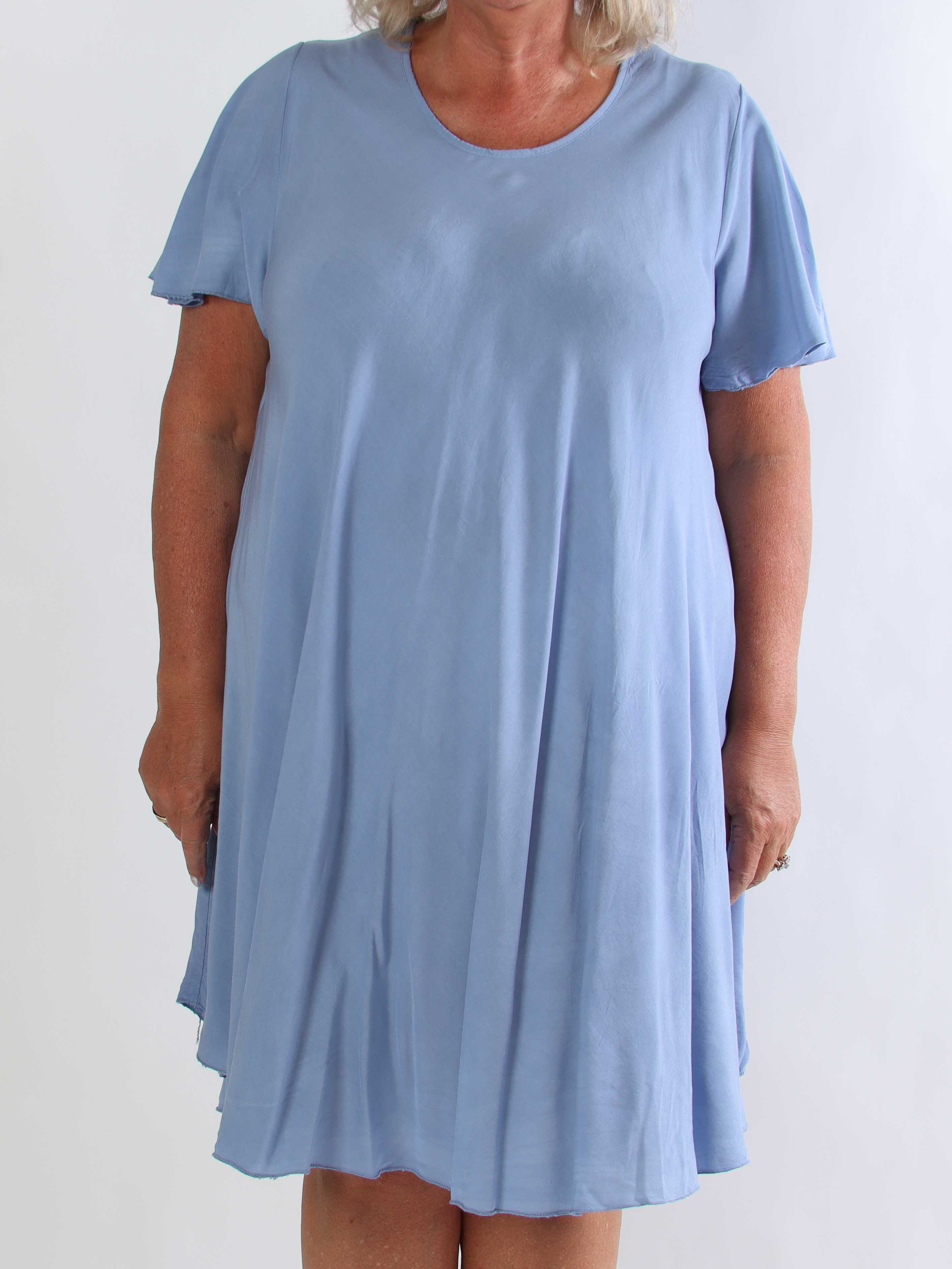 Gracia - Kort plus size t-shirt kjole i viskose med A-facon