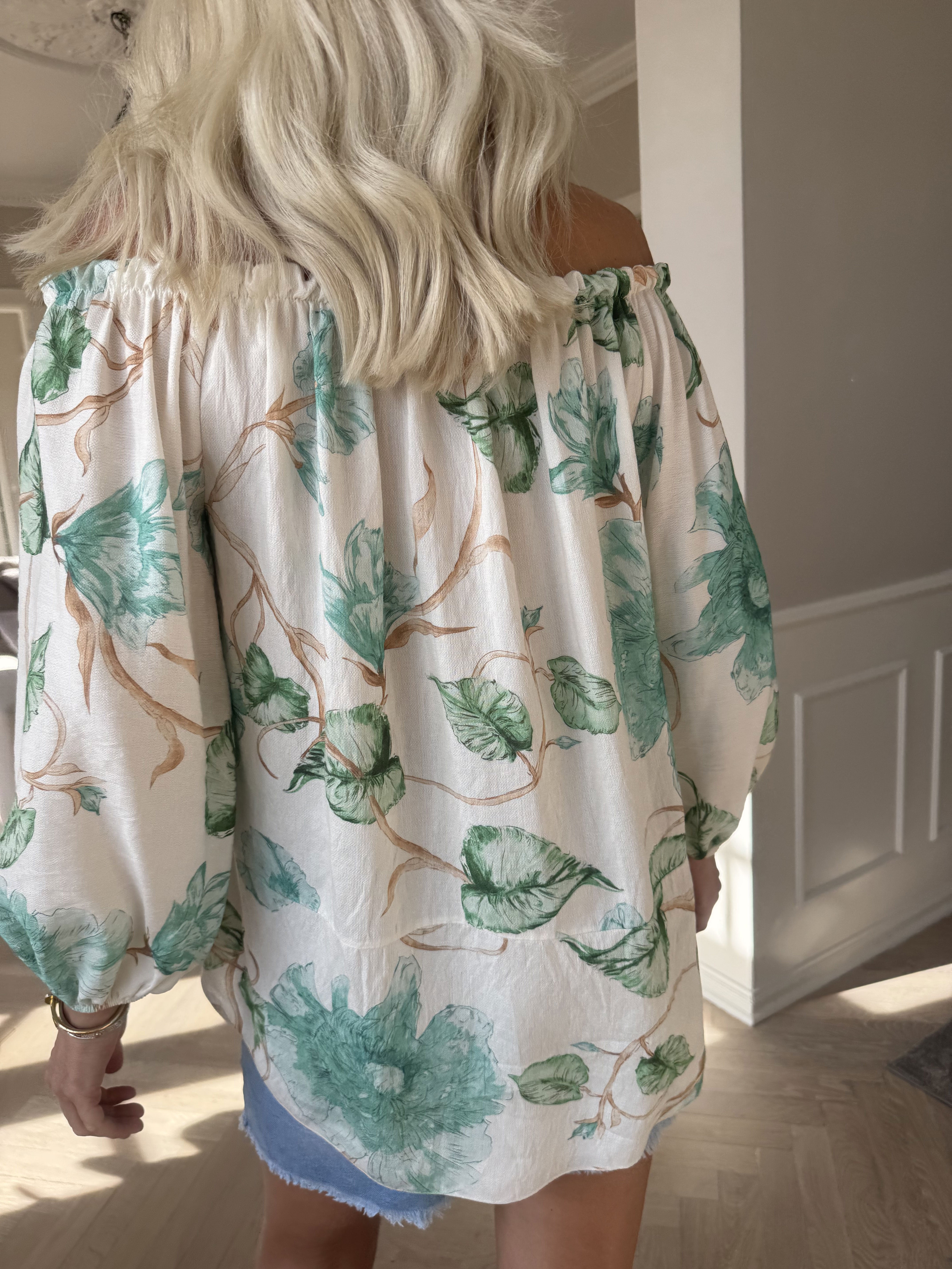Gwen - Tunika i viskos med elastisk halsringning