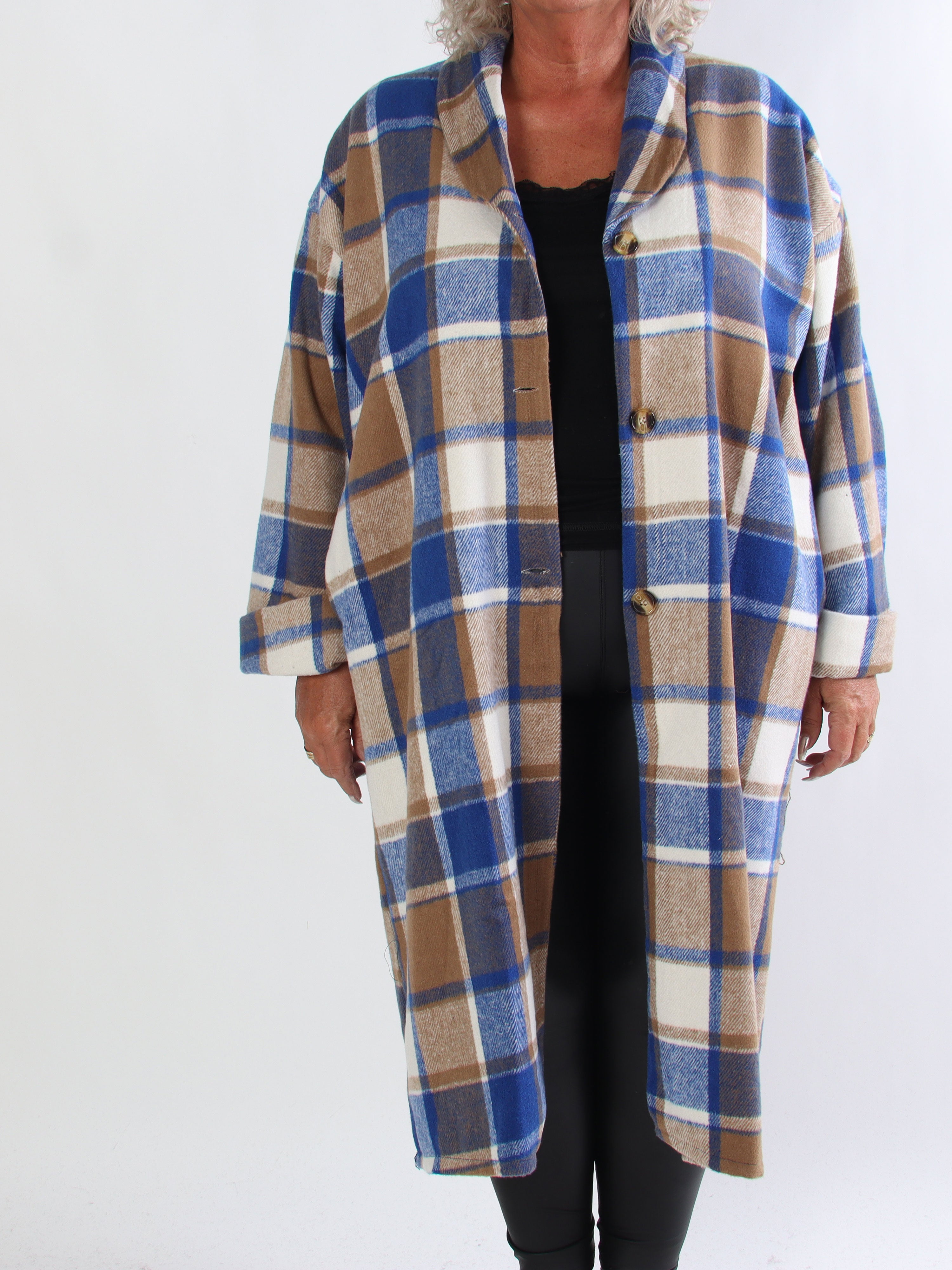 Karoline - Lång rutig plus size skjortjacka i viskos