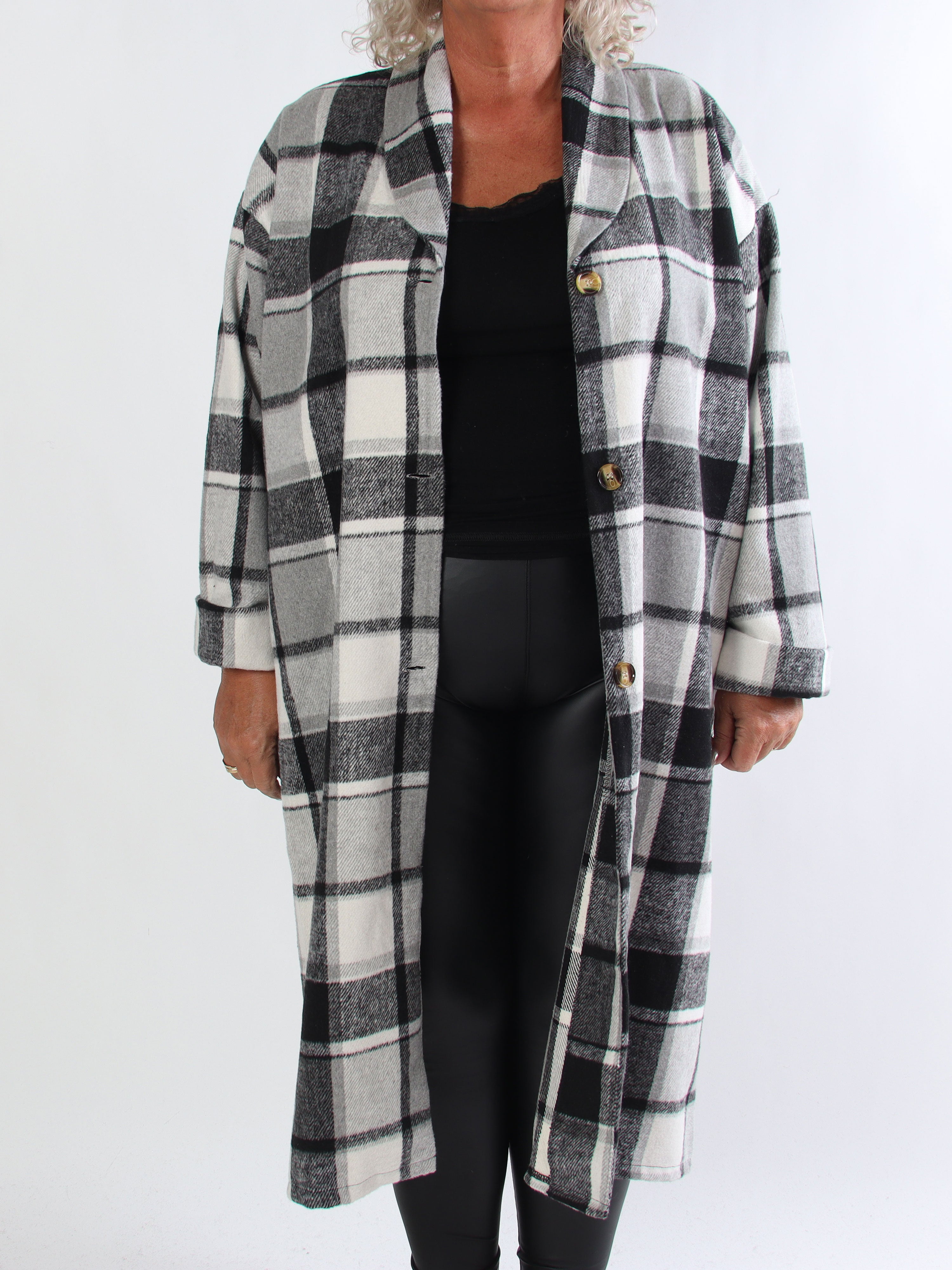 Karoline - Lång rutig plus size skjortjacka i viskos