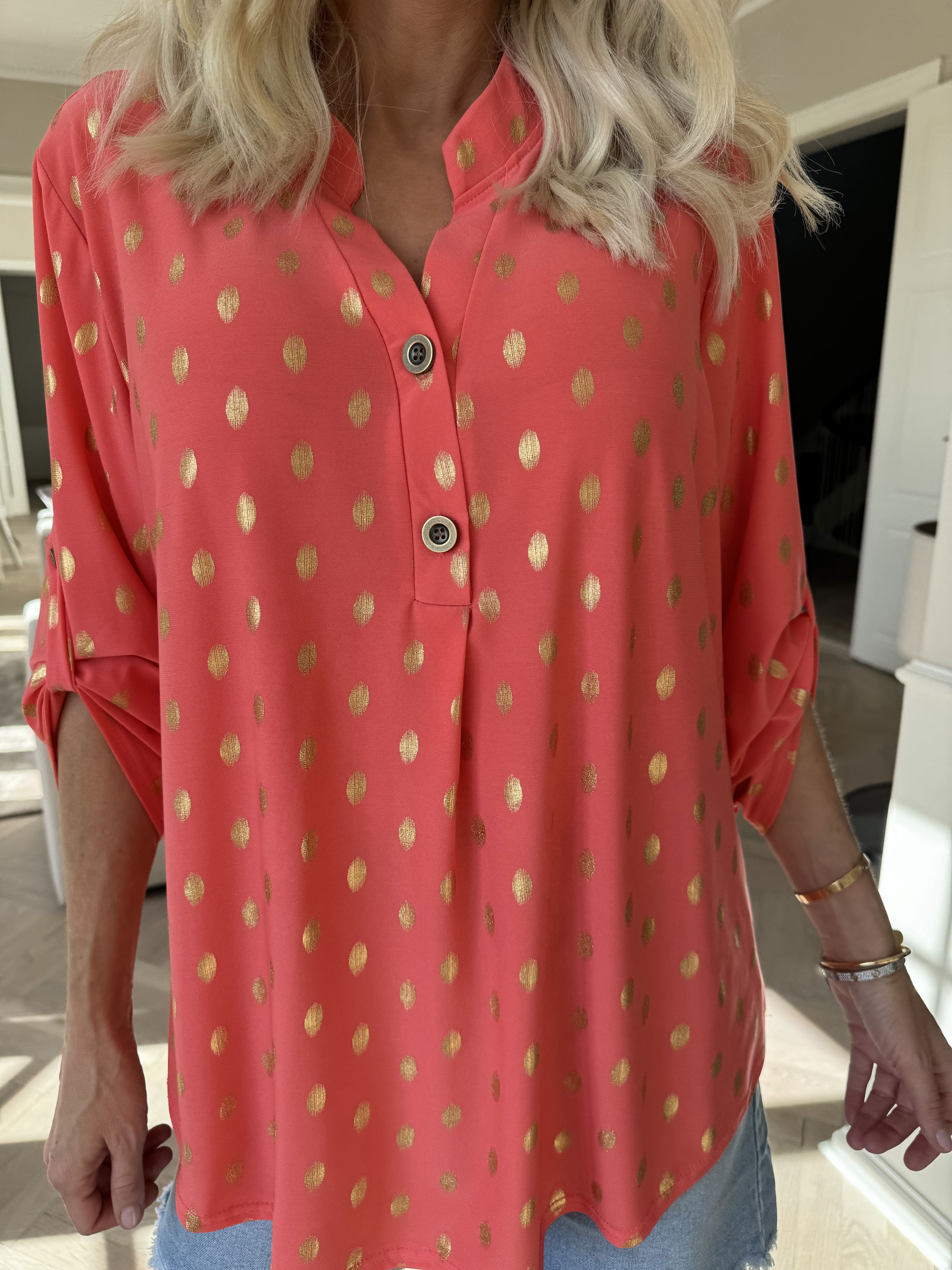 Ebba Gold Shirt - Elastisk blus med guld prickar