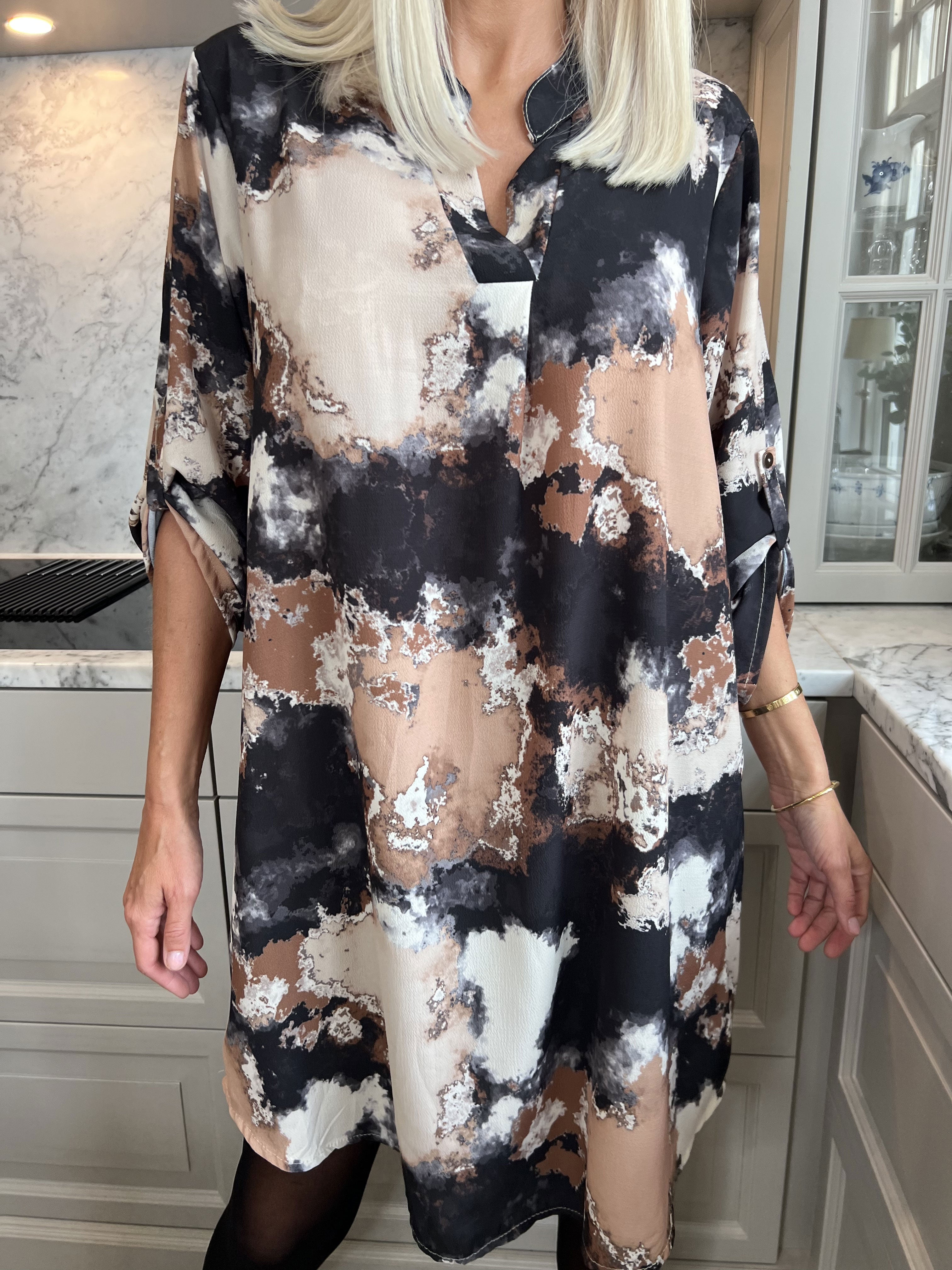 Vanesa Dress Batik - Lätt och luftig klänning i batikmönster