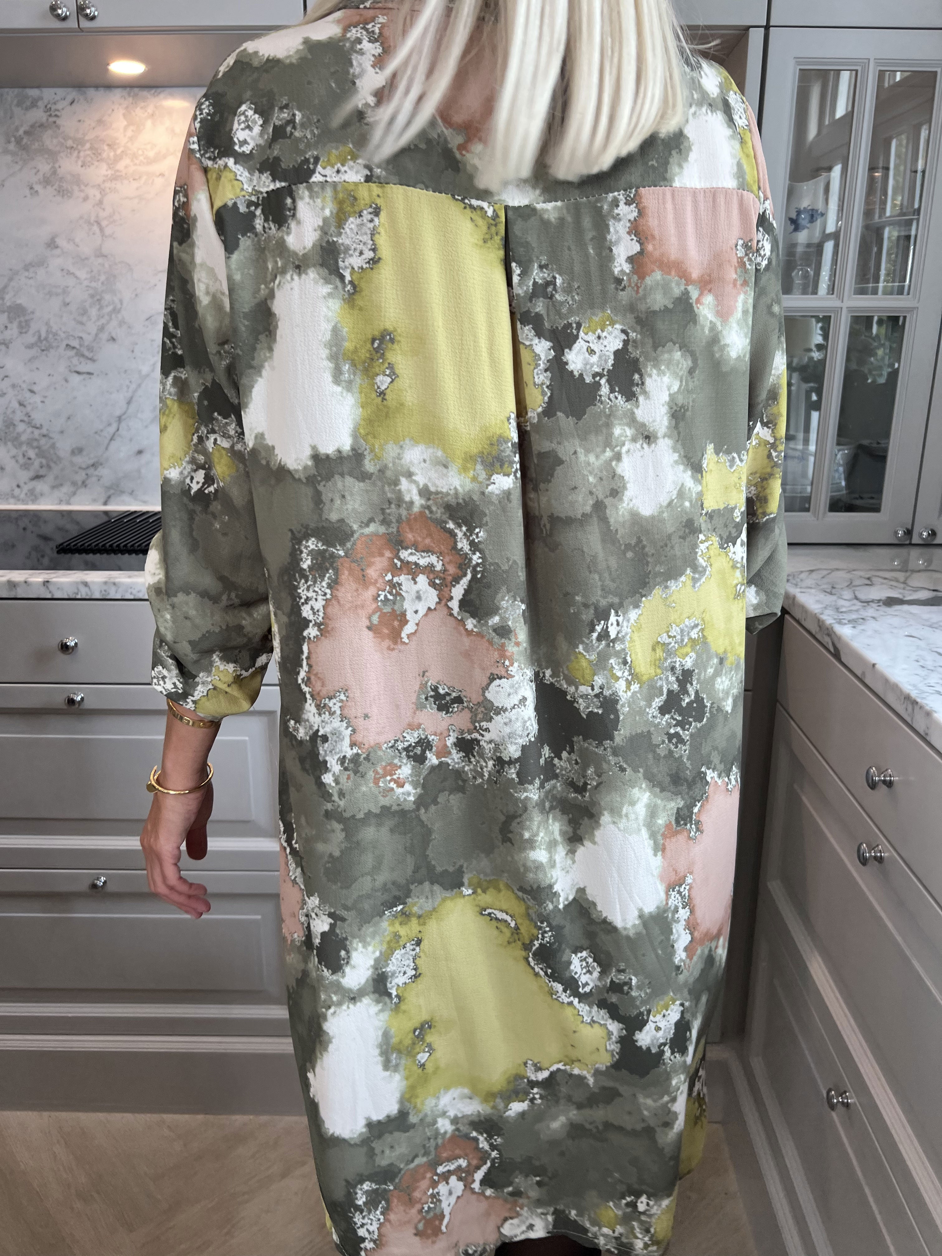 Vanesa Dress Batik - Lätt och luftig klänning i batikmönster