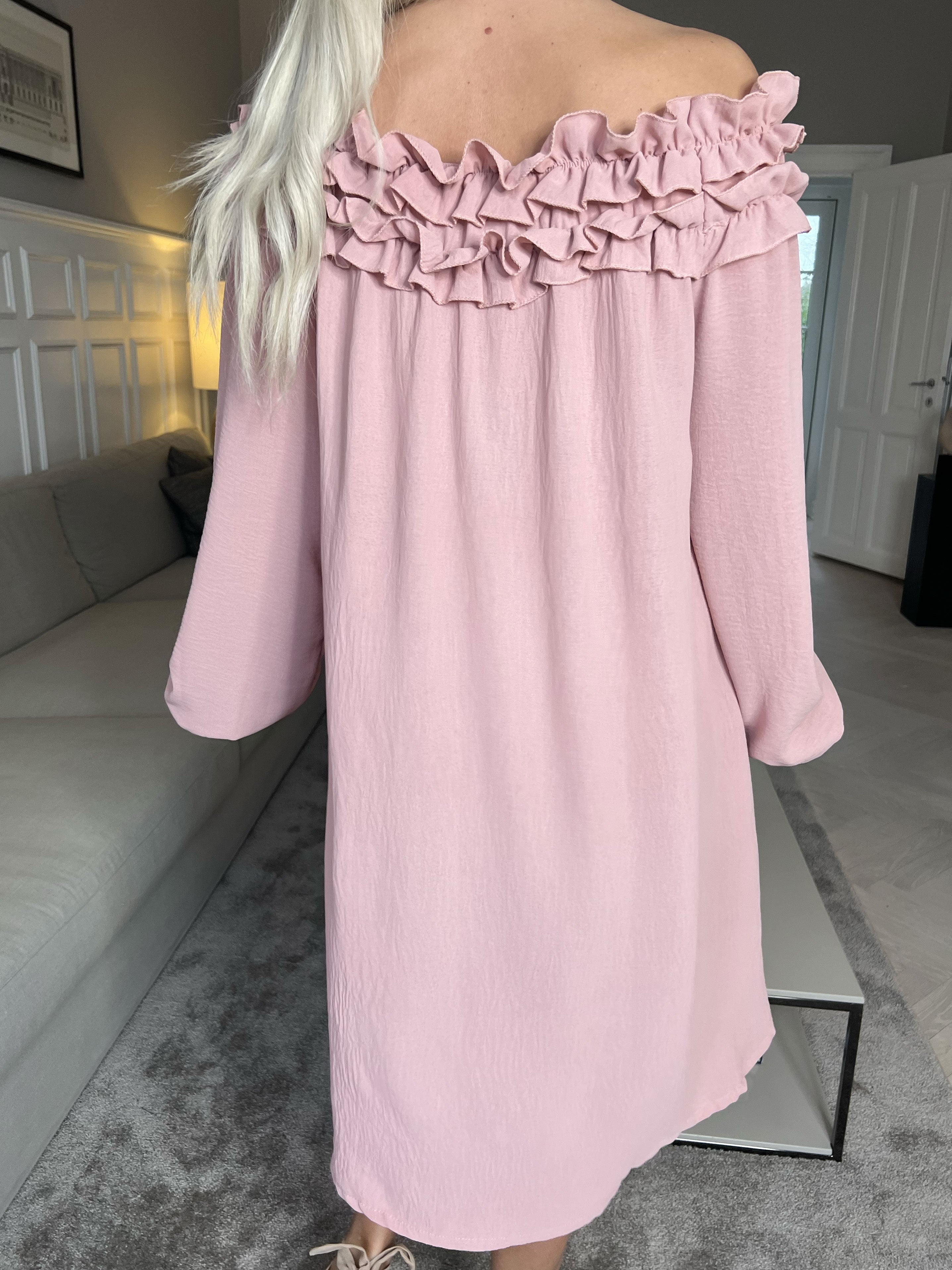 Chili Dress - Klänning med långa ärmar och volanger