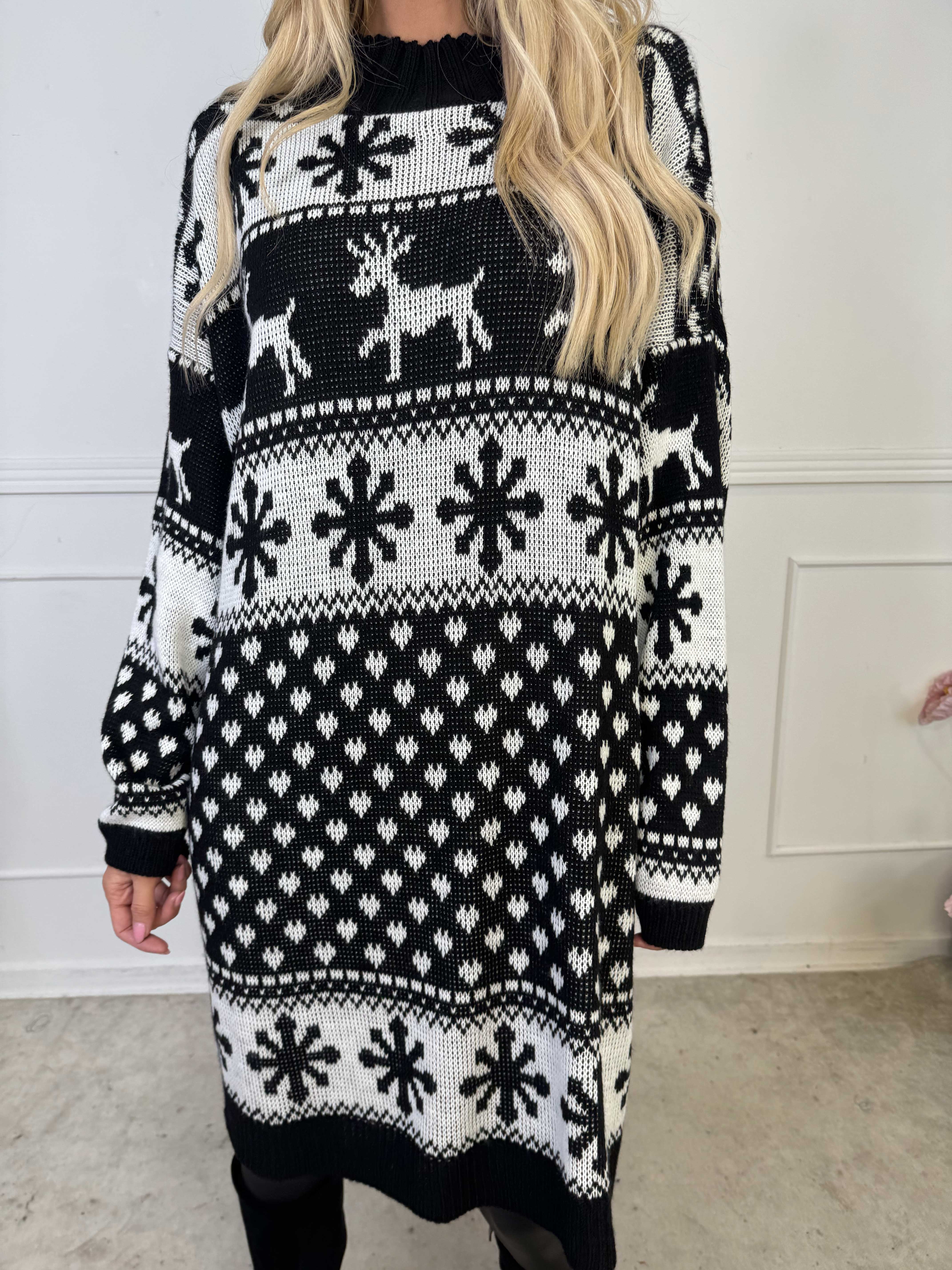 Elza - Stickad julklänning med renar och snöflingor
