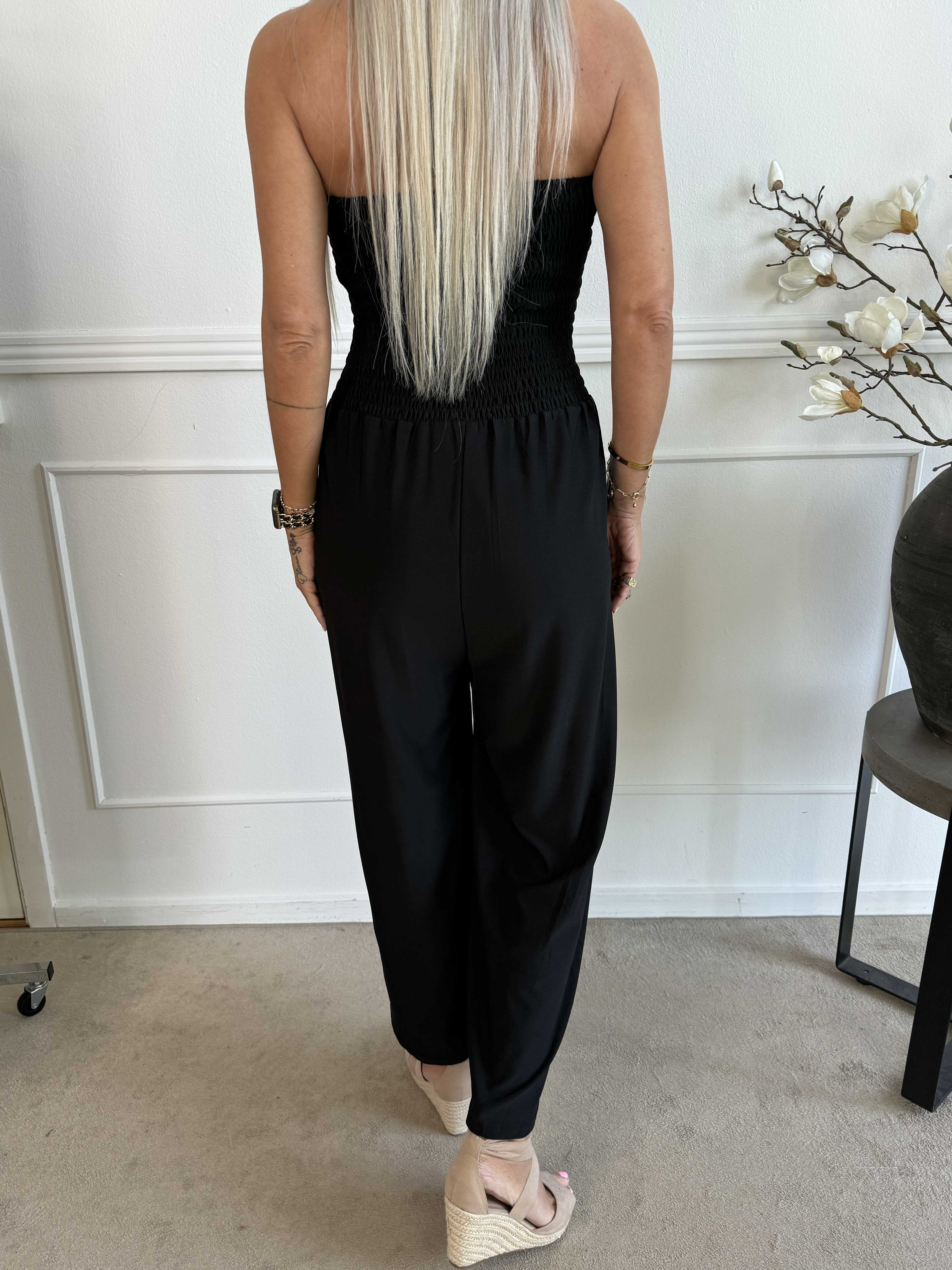 Pams Plain Tube Jumpsuit - Stretch jumpsuit med smock på bröstet