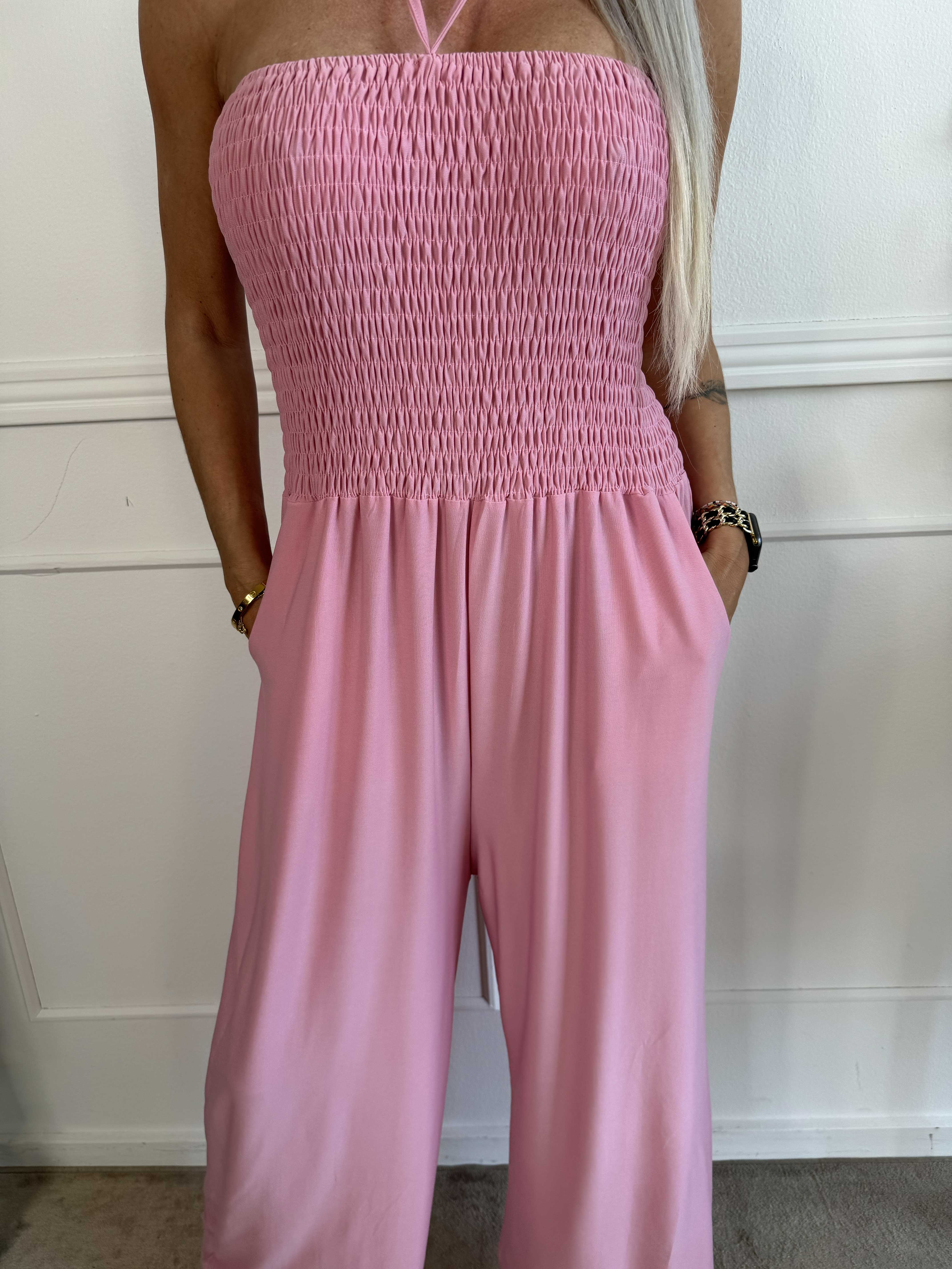 Pams Plain Tube Jumpsuit - Stretch jumpsuit med smock på bröstet
