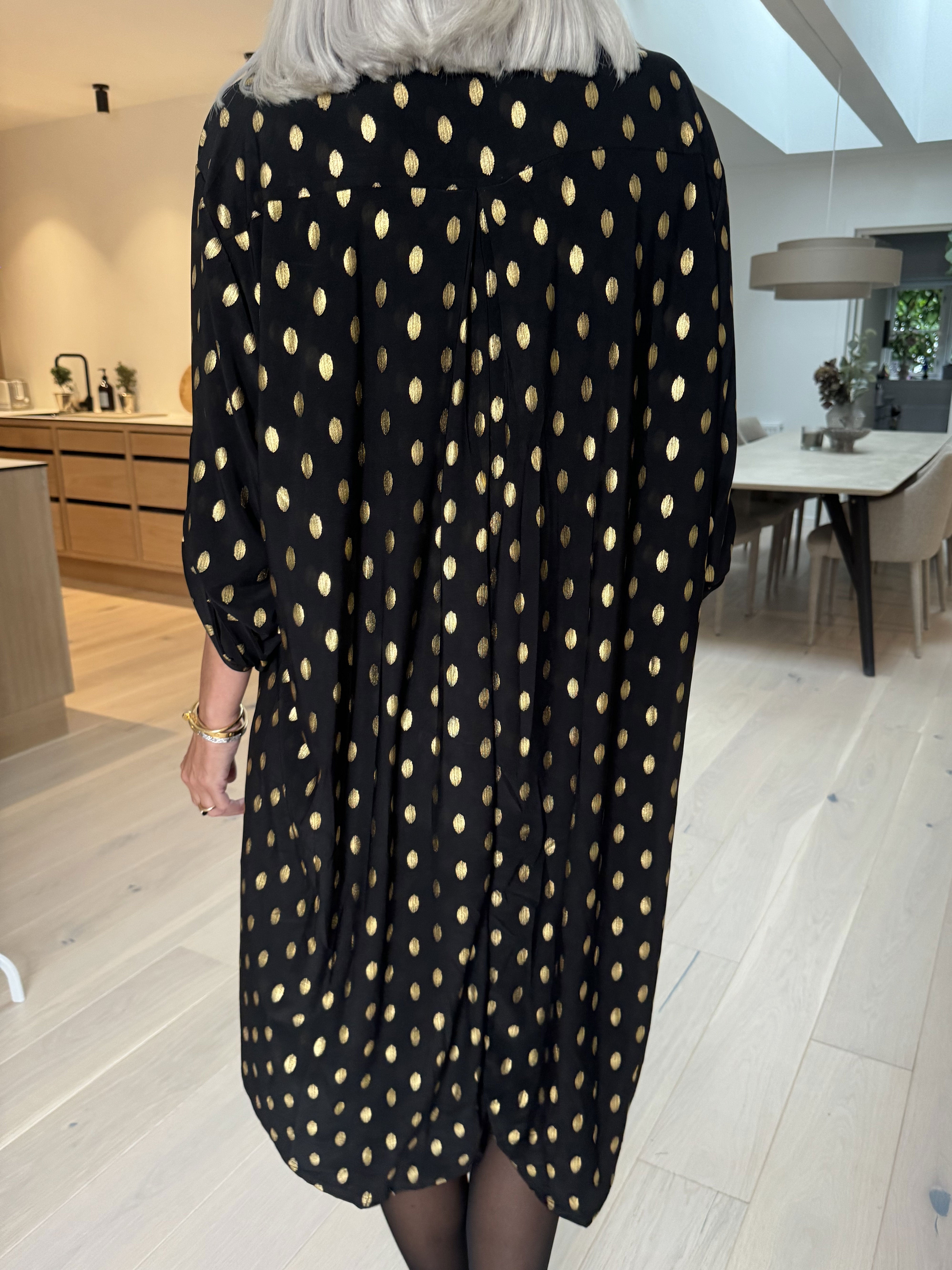 Ebba Gold Long - Elastisk klänning med guldprickar