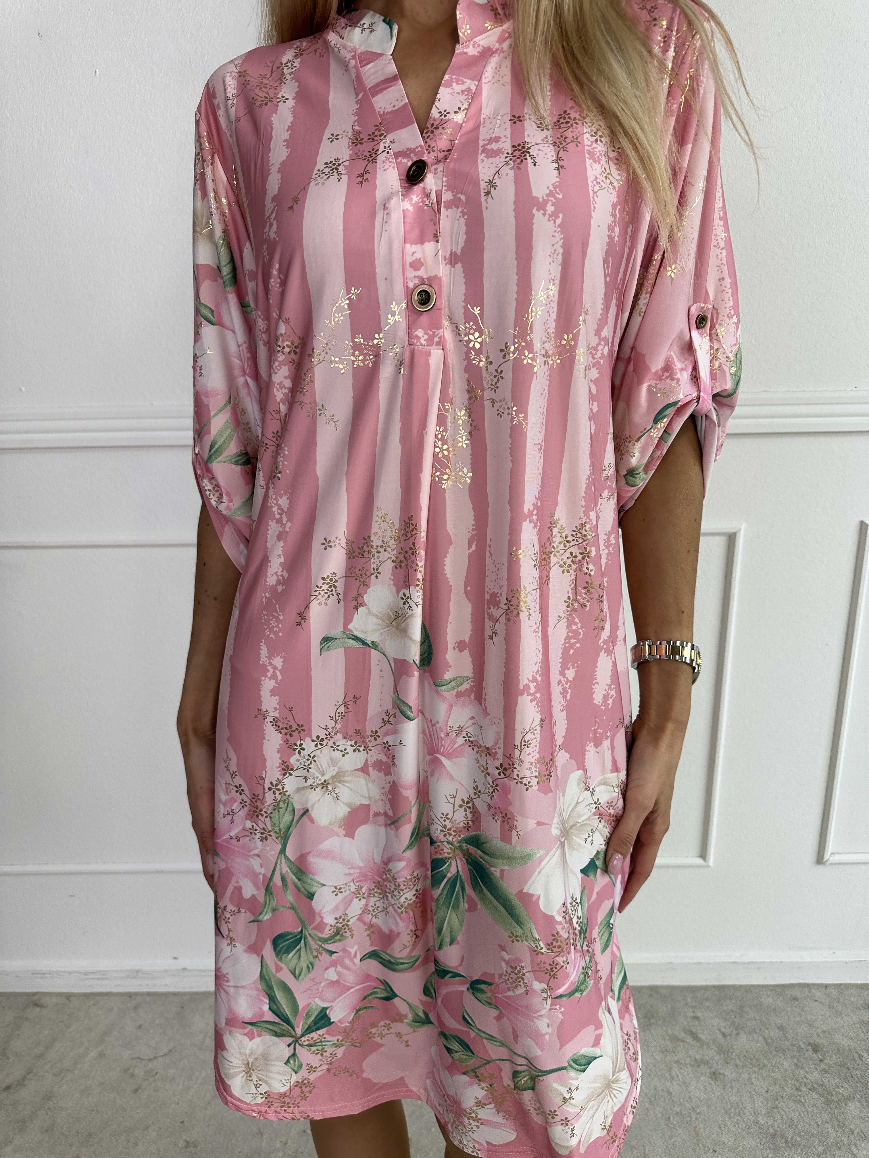 Ebba Floral Stripe Long - Elastisk blommig klänning med gulddetaljer