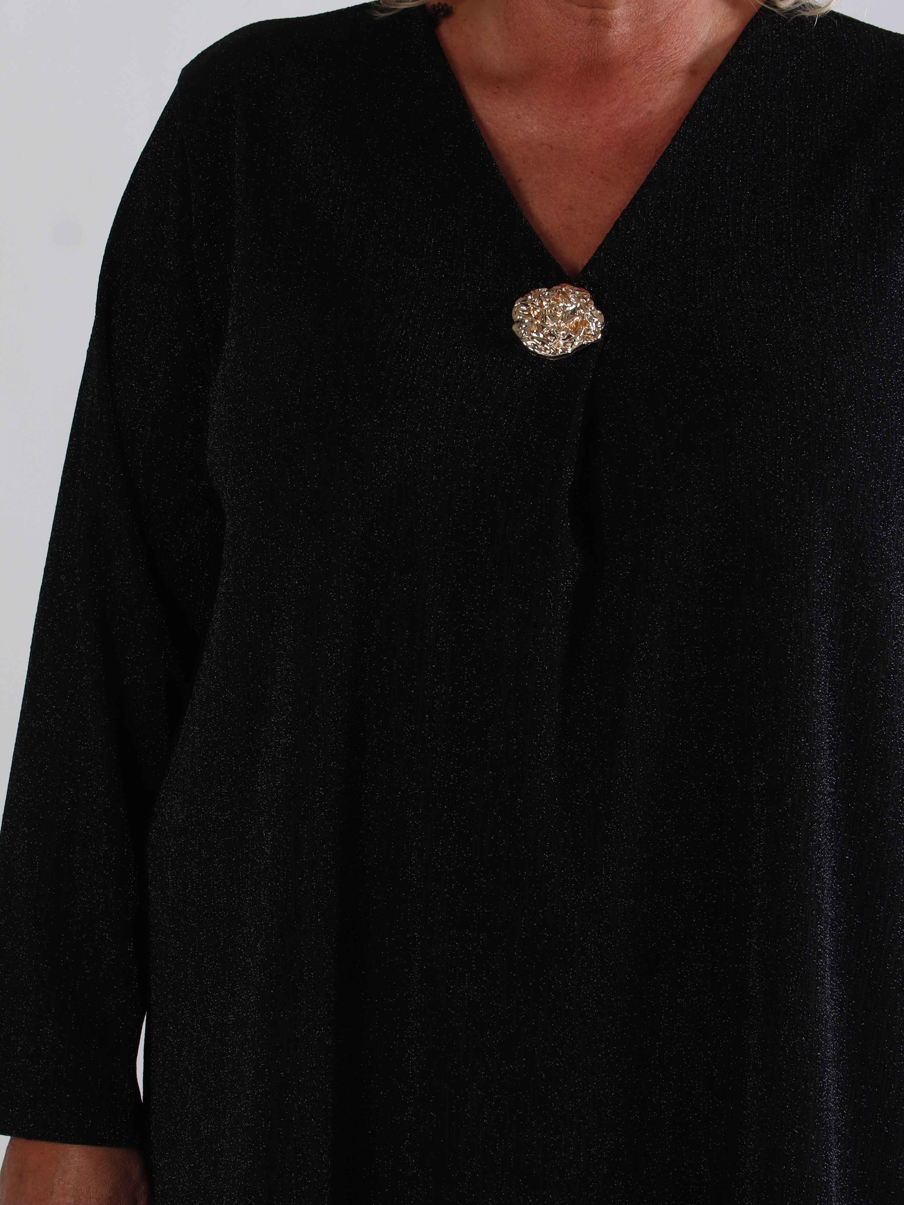 Noelia - Plus size klänning med glittertråd och guldbrosch
