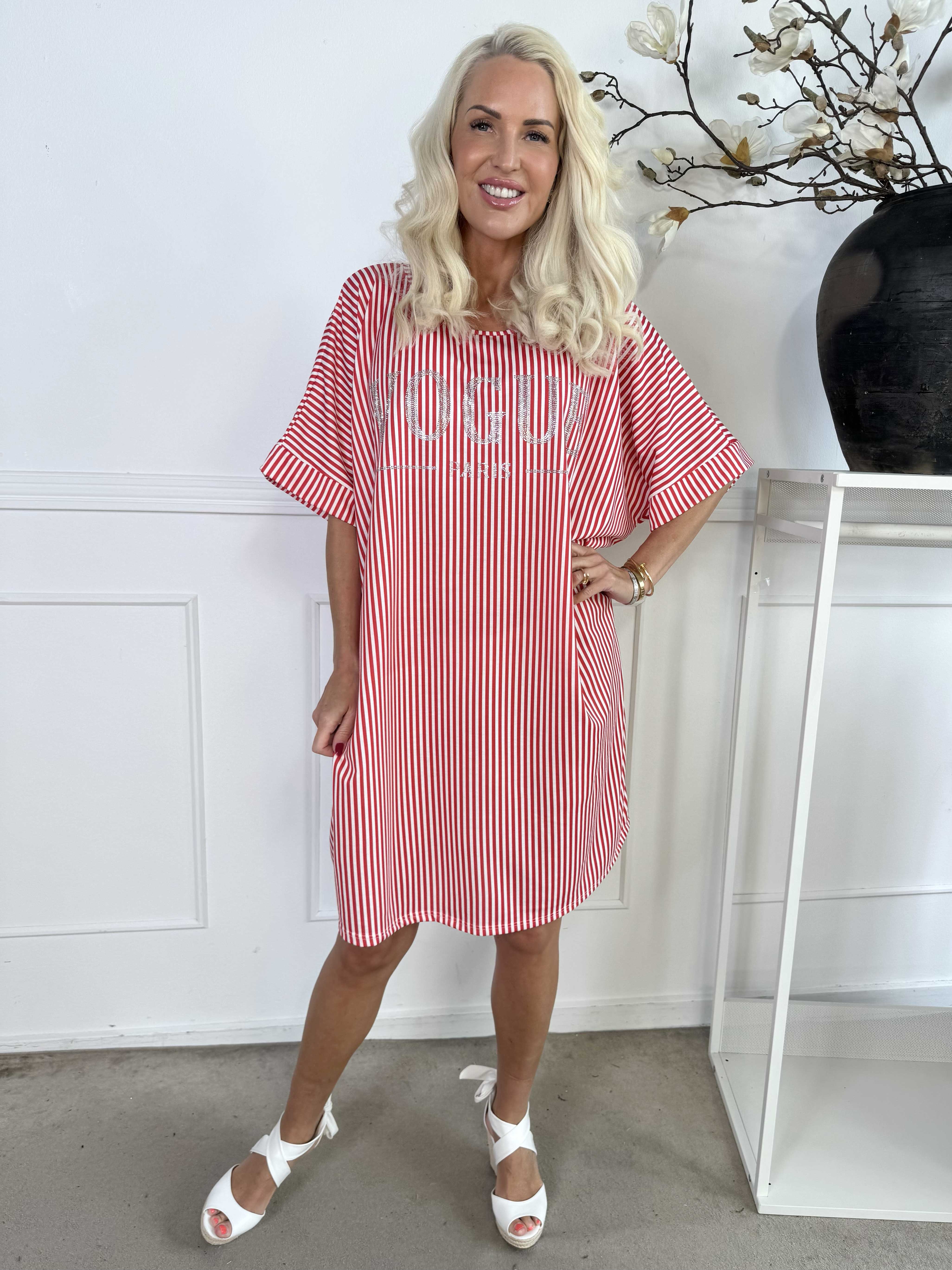 Mintu Stripe Dress - Mjuk randig klänning i bomull med similisten