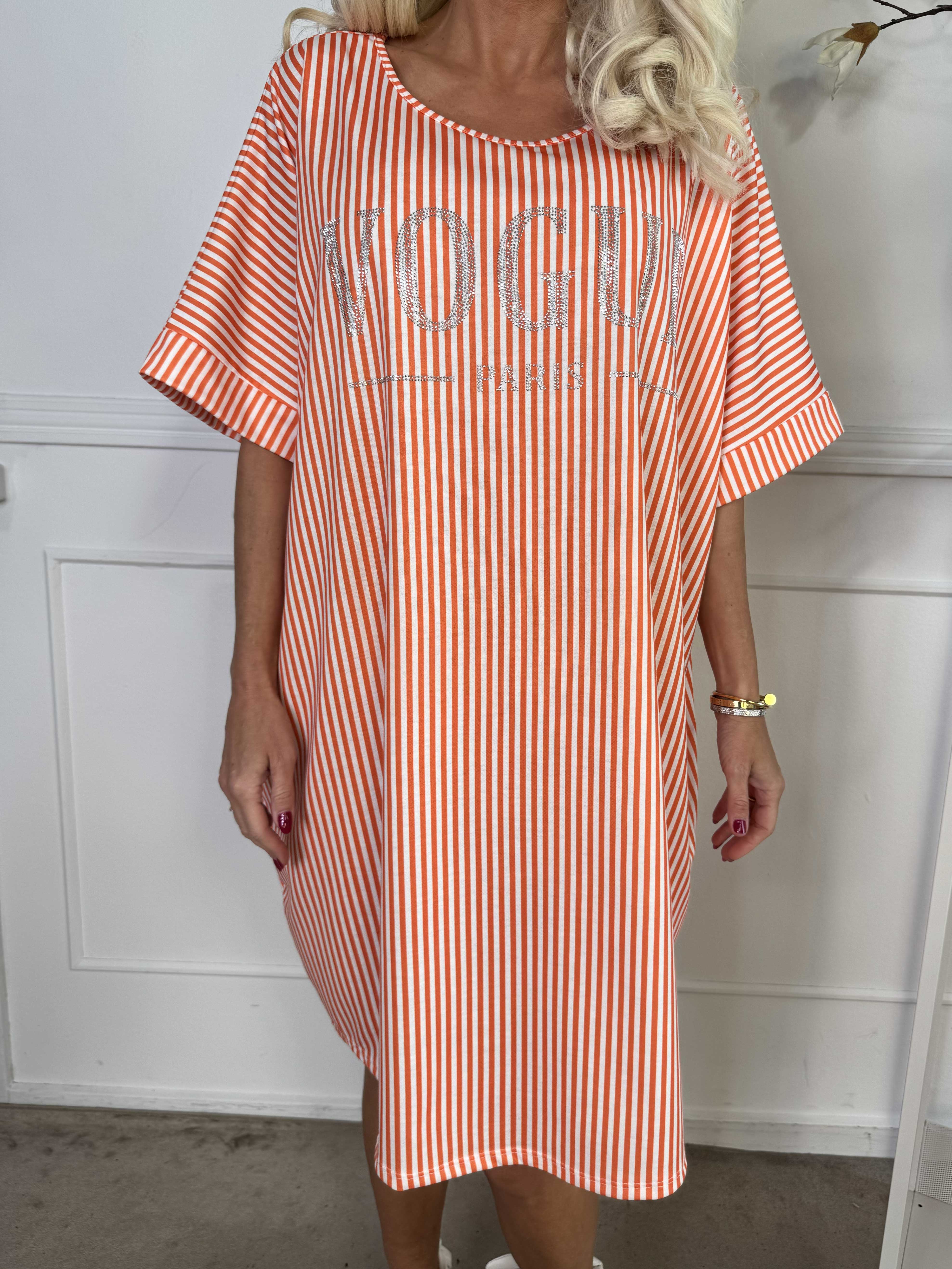Mintu Stripe Dress - Mjuk randig klänning i bomull med similisten