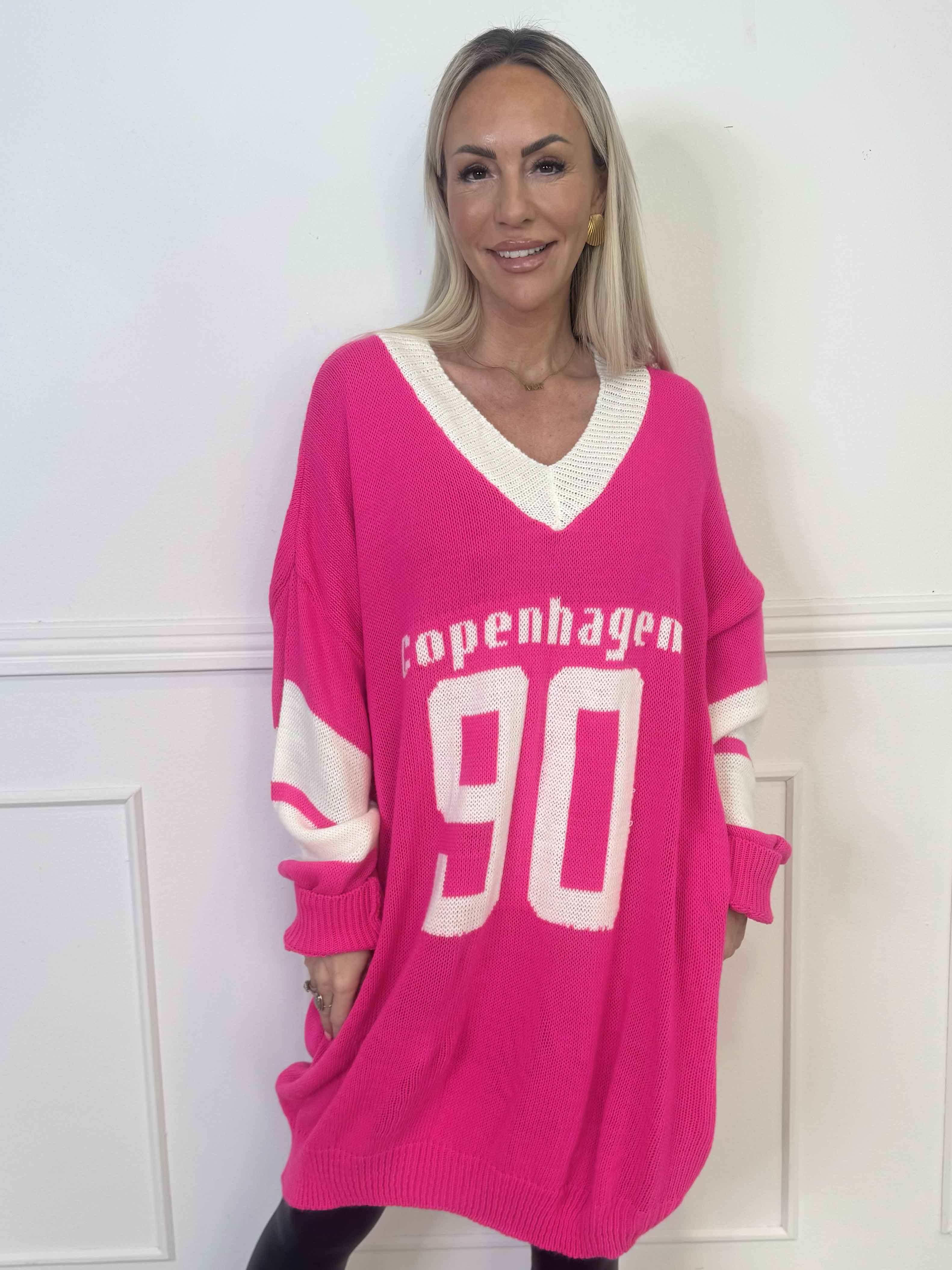 Tiane - Sporty strikkjole med motiv foran