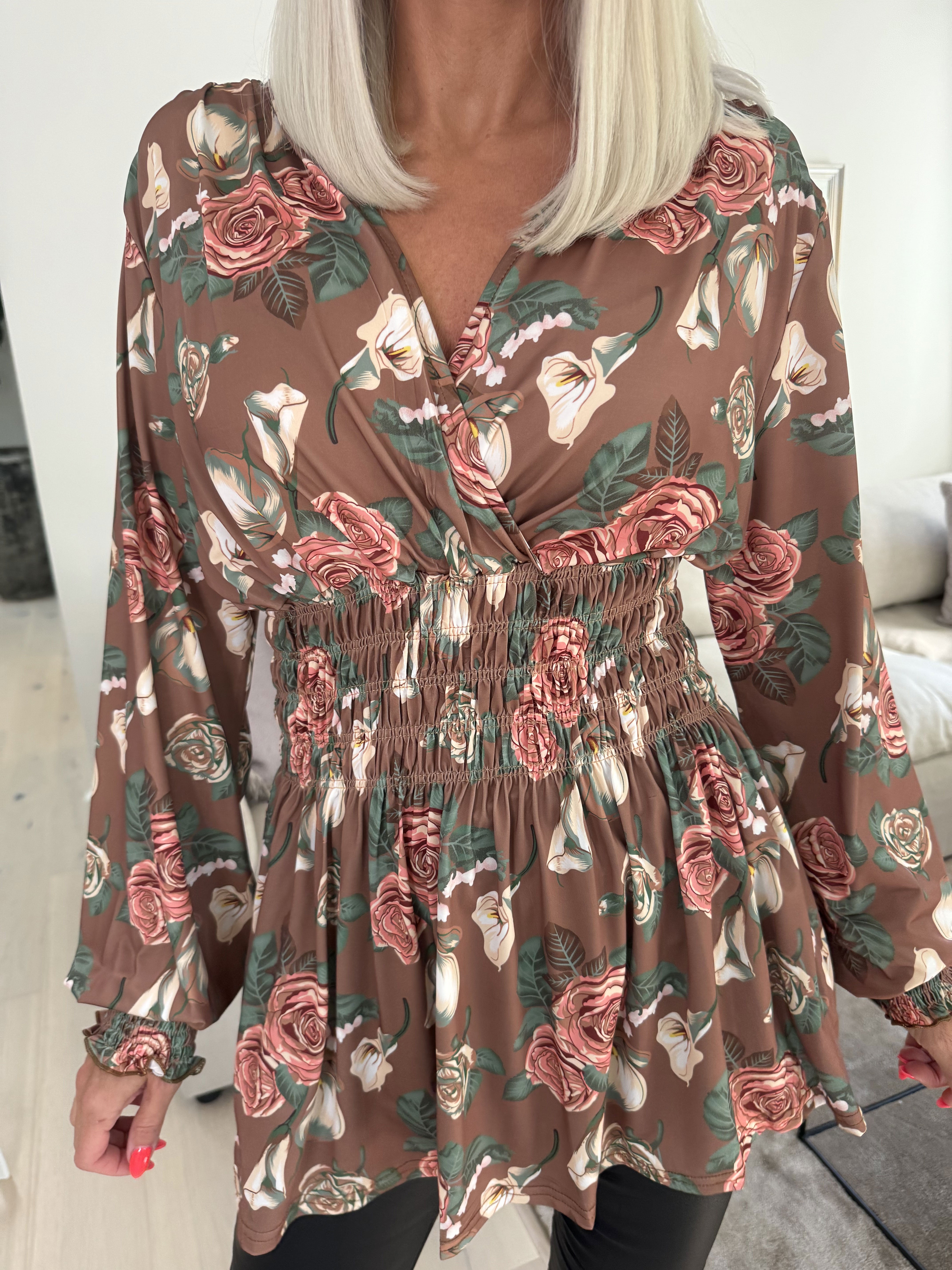 Pams Rose Shirt L/S - Elastisk blus i skrynkelfritt tyg med rosor